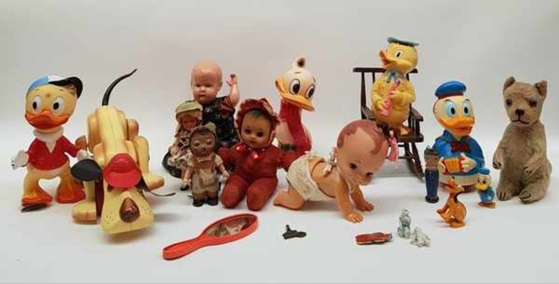 (Speelgoed) Divers lot speelgoedDivers lot waaronder Pebbles, Pluto, Donald Duck tuimelaar, Alfred