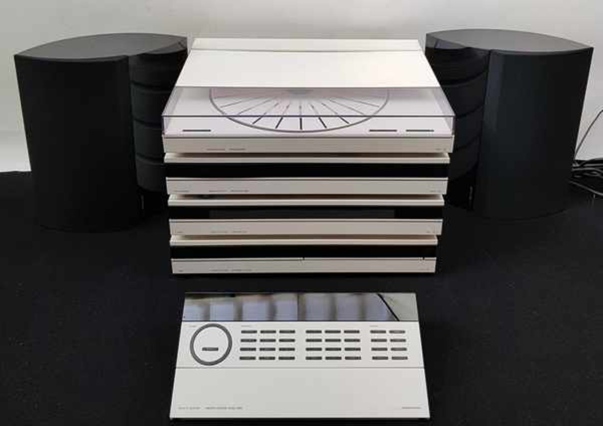 (Design) Stereoset Bang & Olufson Beomaster 6500 7-delig, designer Jacob Jensen jaren '90Bang &