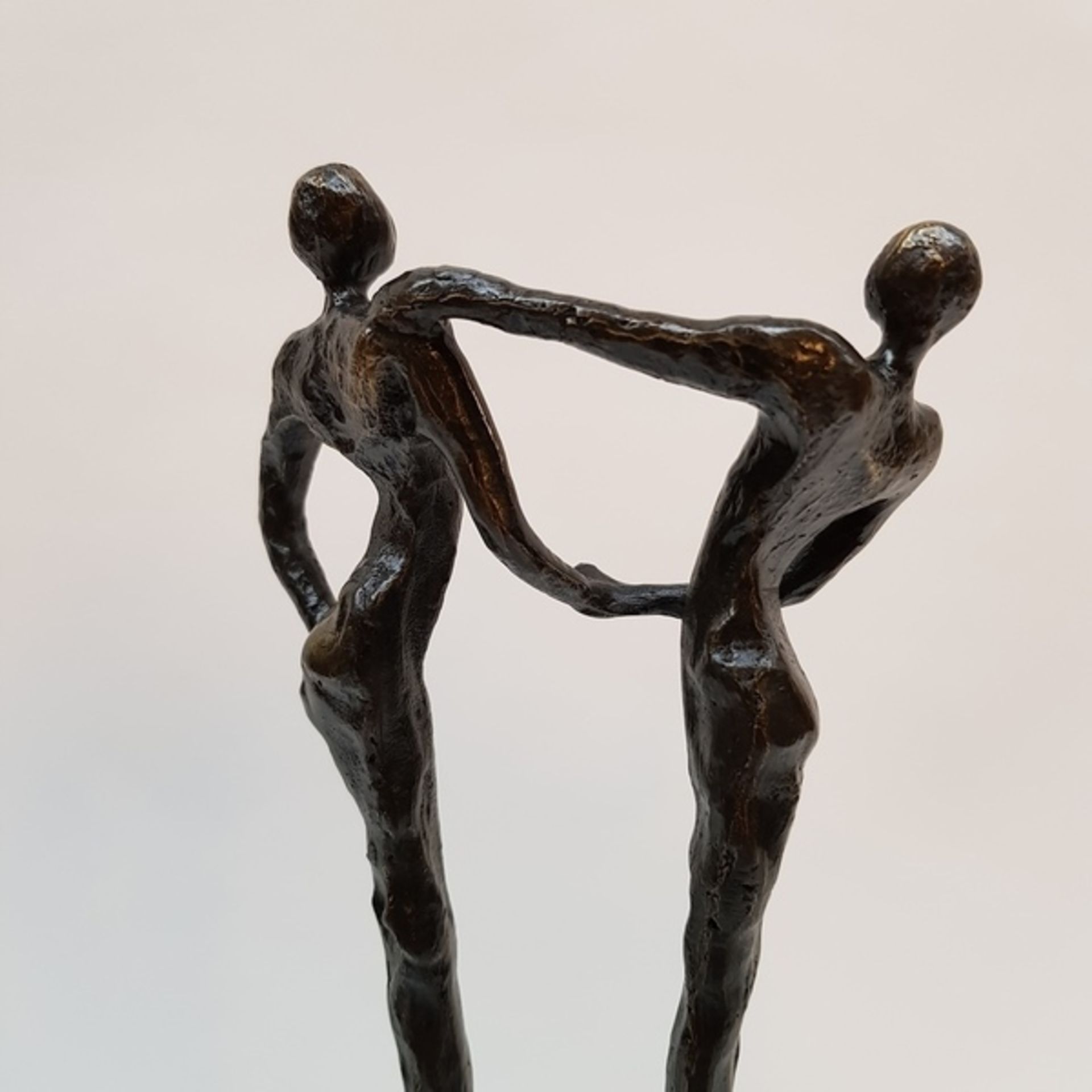 (Kunst) Beelden brons, gesigneerd CanBeeld met twee figuren is gesigneerd met Can, Corry van - Image 5 of 13