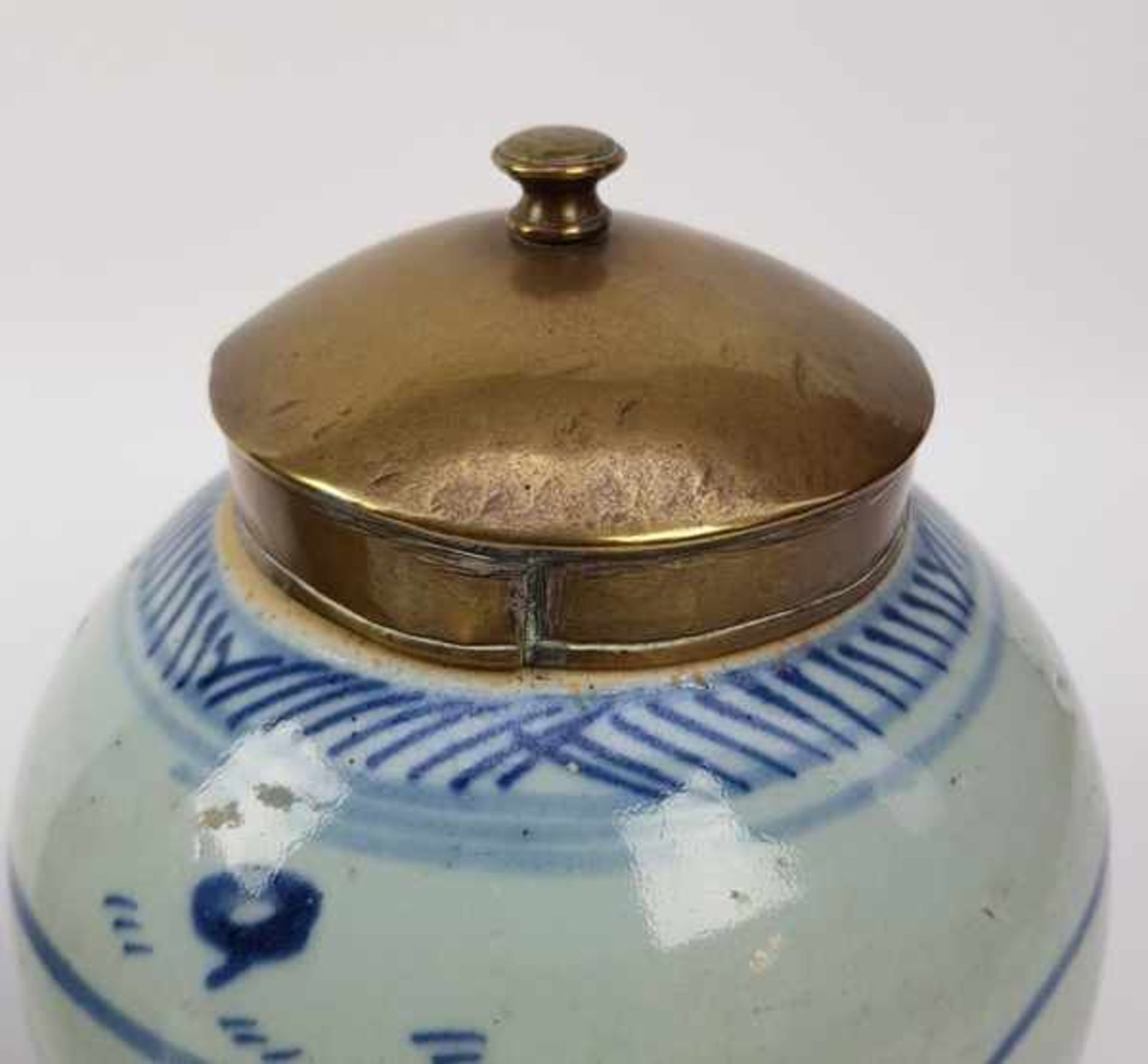 (Curiosa) GemberpottenTwee Chinese gemberpotten met koperen deksel, circa 1900. Conditie: Lichte - Image 3 of 8
