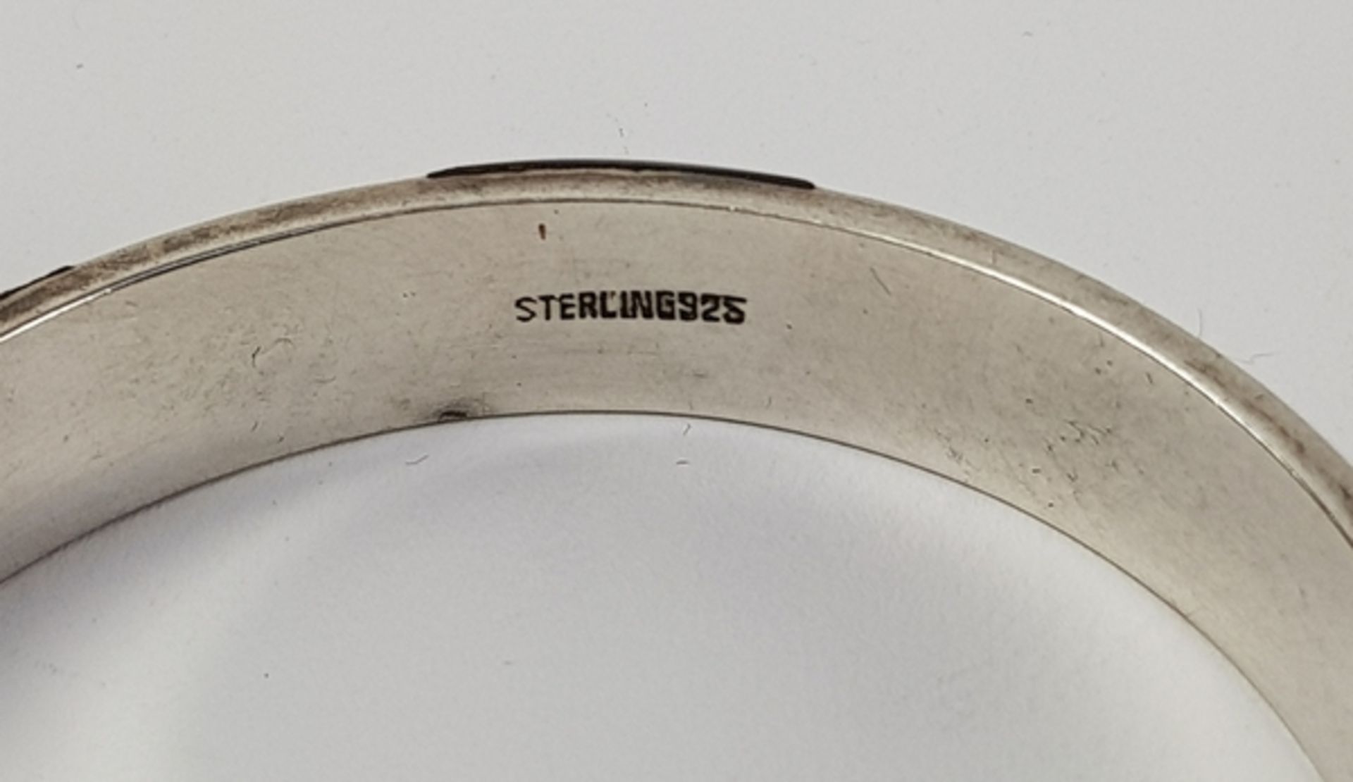 (Sieraden) Armbanden, 20e eeuwAcht armbanden waaronder 2 zilveren, 20e eeuw. Conditie: Goed. - Bild 4 aus 6