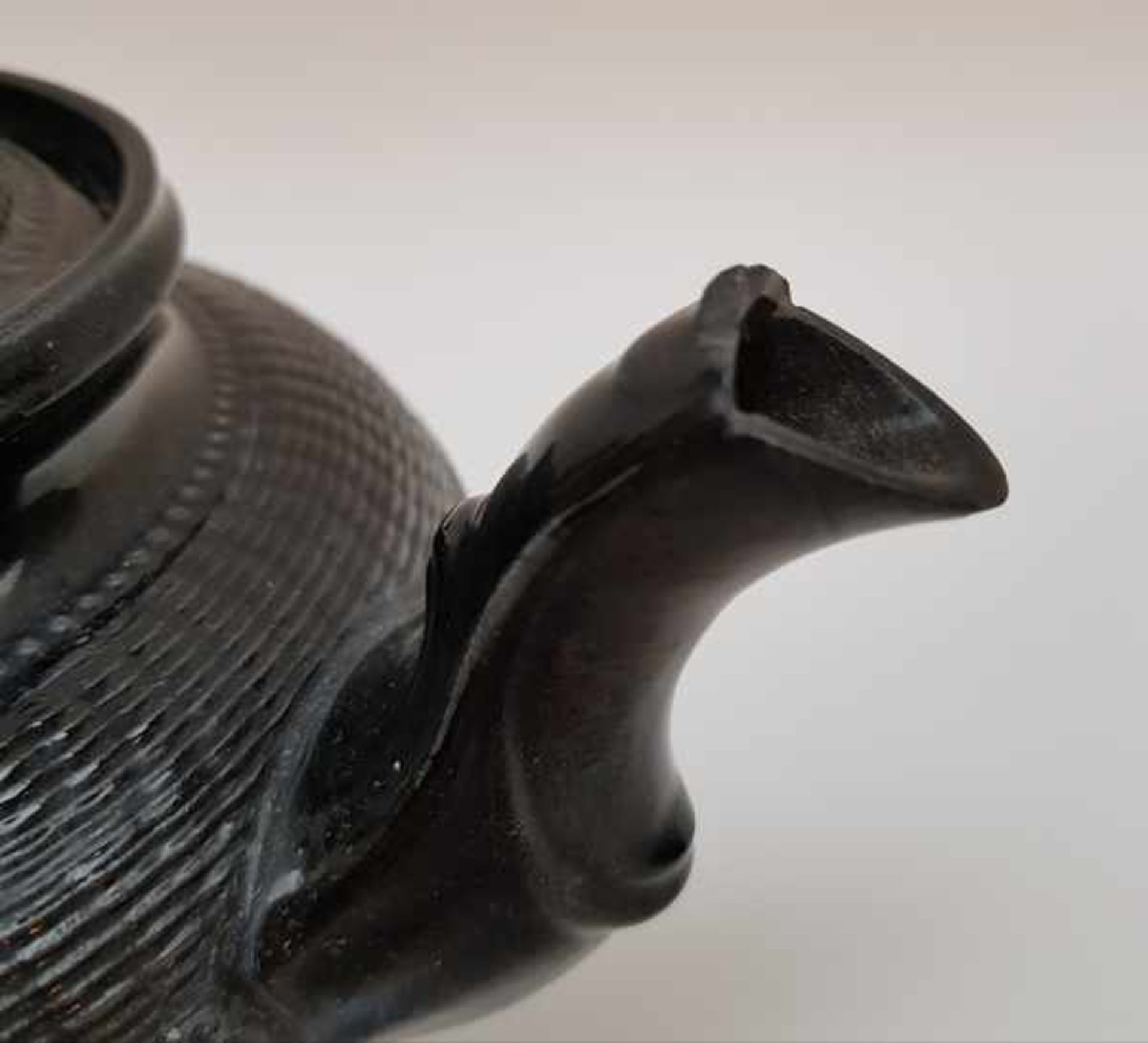 (Curiosa) Zwart Wedgewood rouw serviesZwart Wedgewood rouwservies bestaande uit o.a. theepot, - Bild 7 aus 11