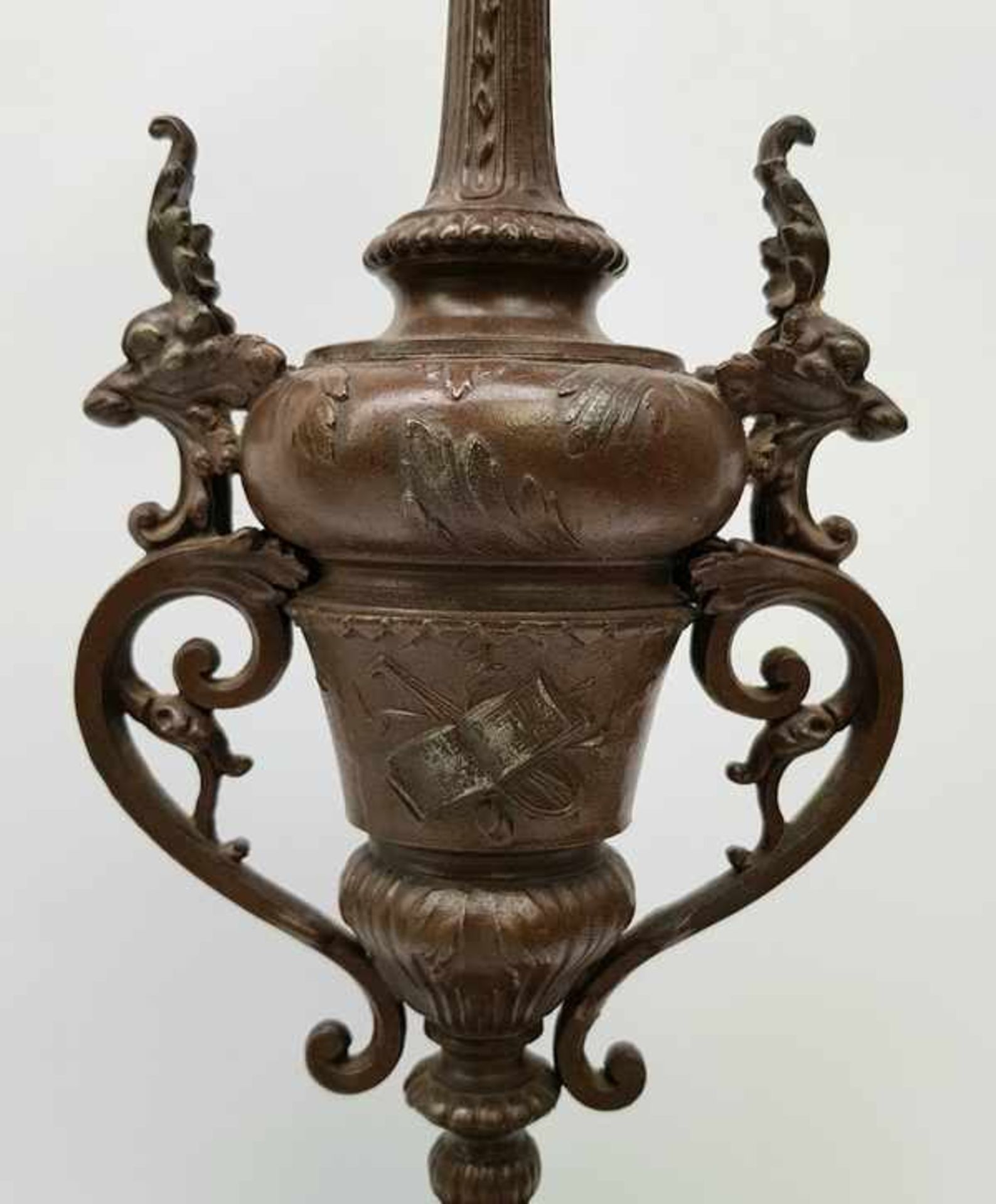 (Antiek) Klokkenstel marmerKlokkenstel marmer met twee kandelaren, circa 1900. Conditie: In goede - Bild 11 aus 14