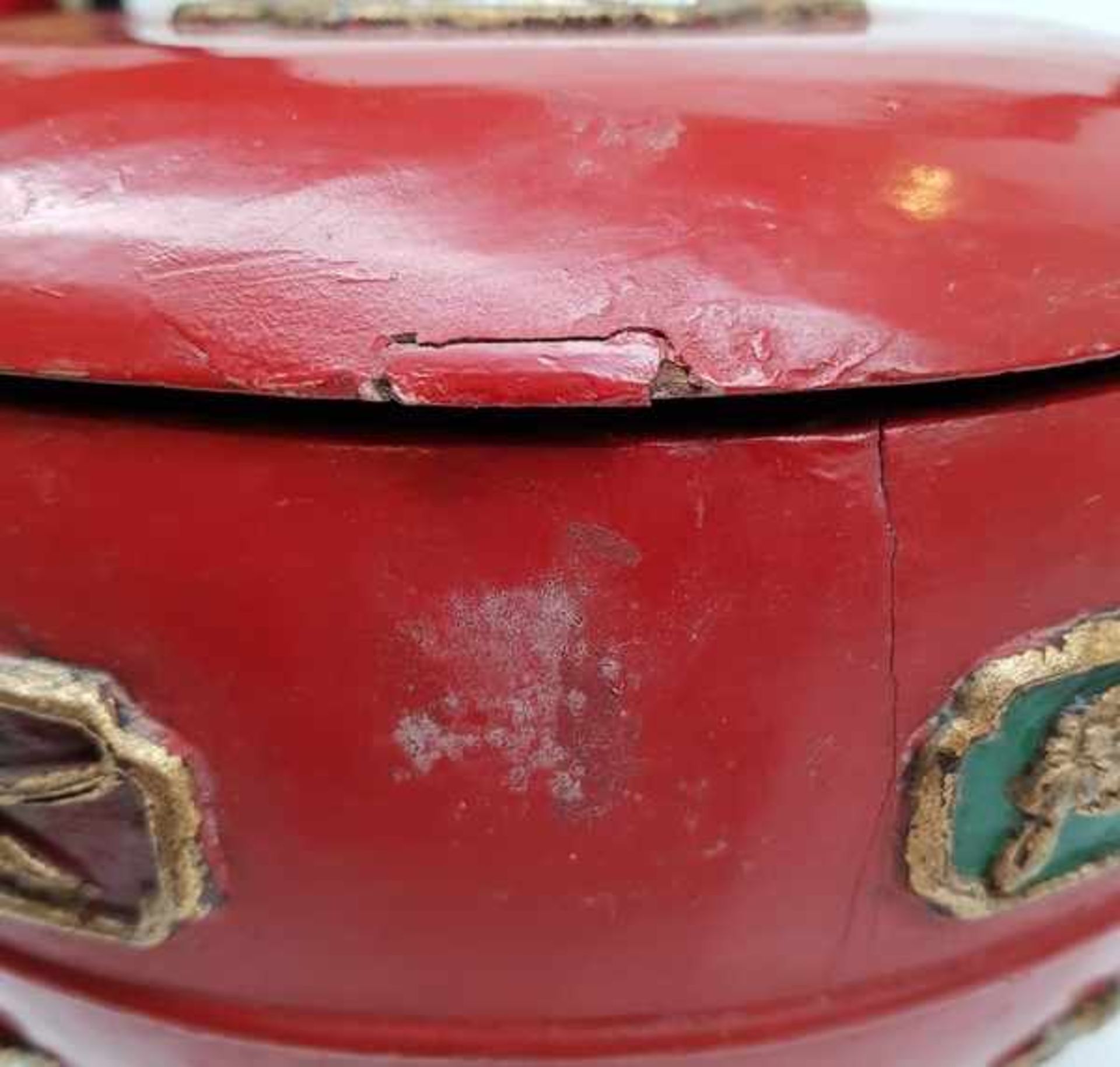 (Aziatica) Chinese houten lunchboxChinese rood gelakte houten lunchbox gedecoreerd met draken en - Bild 3 aus 11