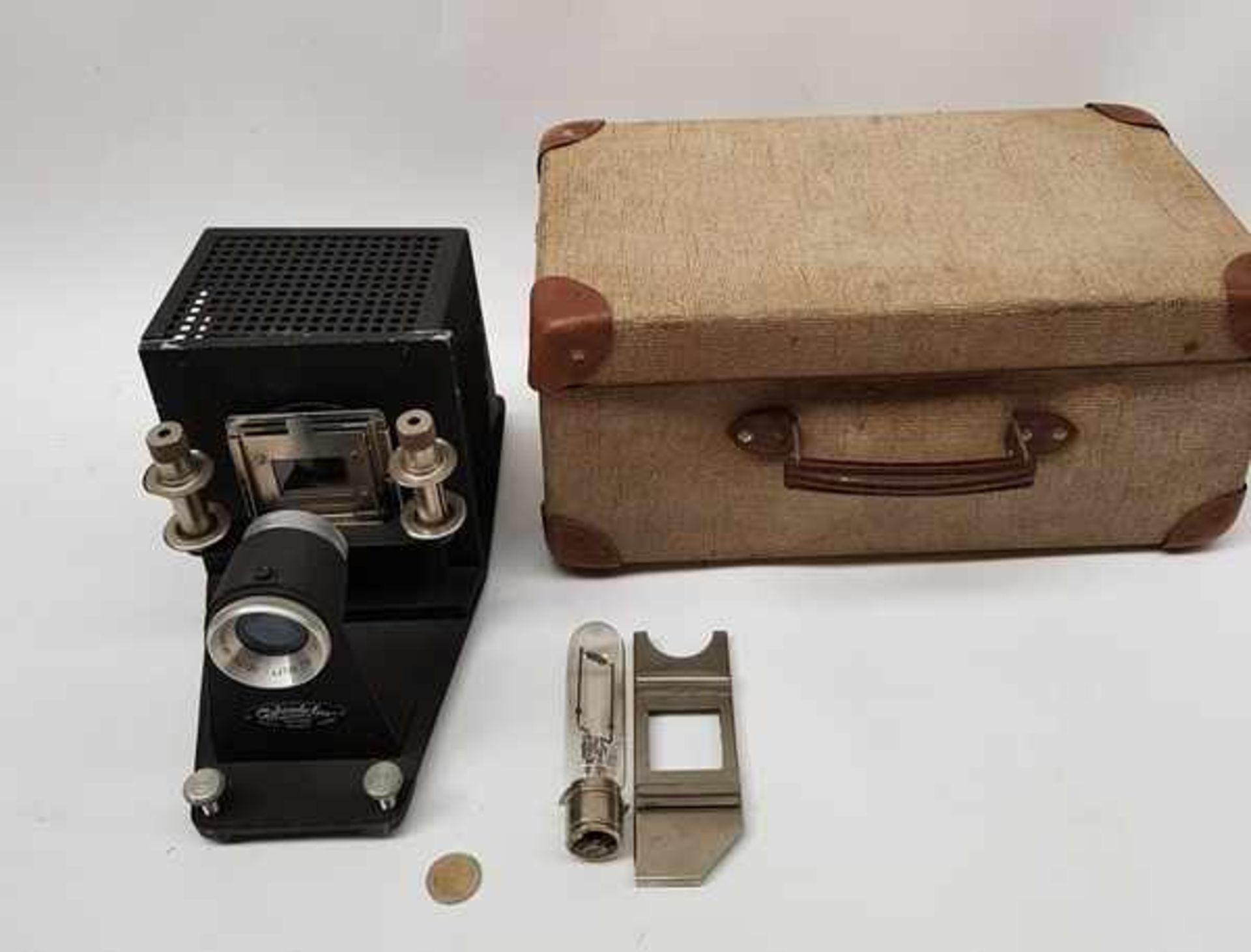 (Curiosa) Splendolux diaprojector in kofferSplendolux Diaprojector met orginele koffer jaren '60. - Image 3 of 5