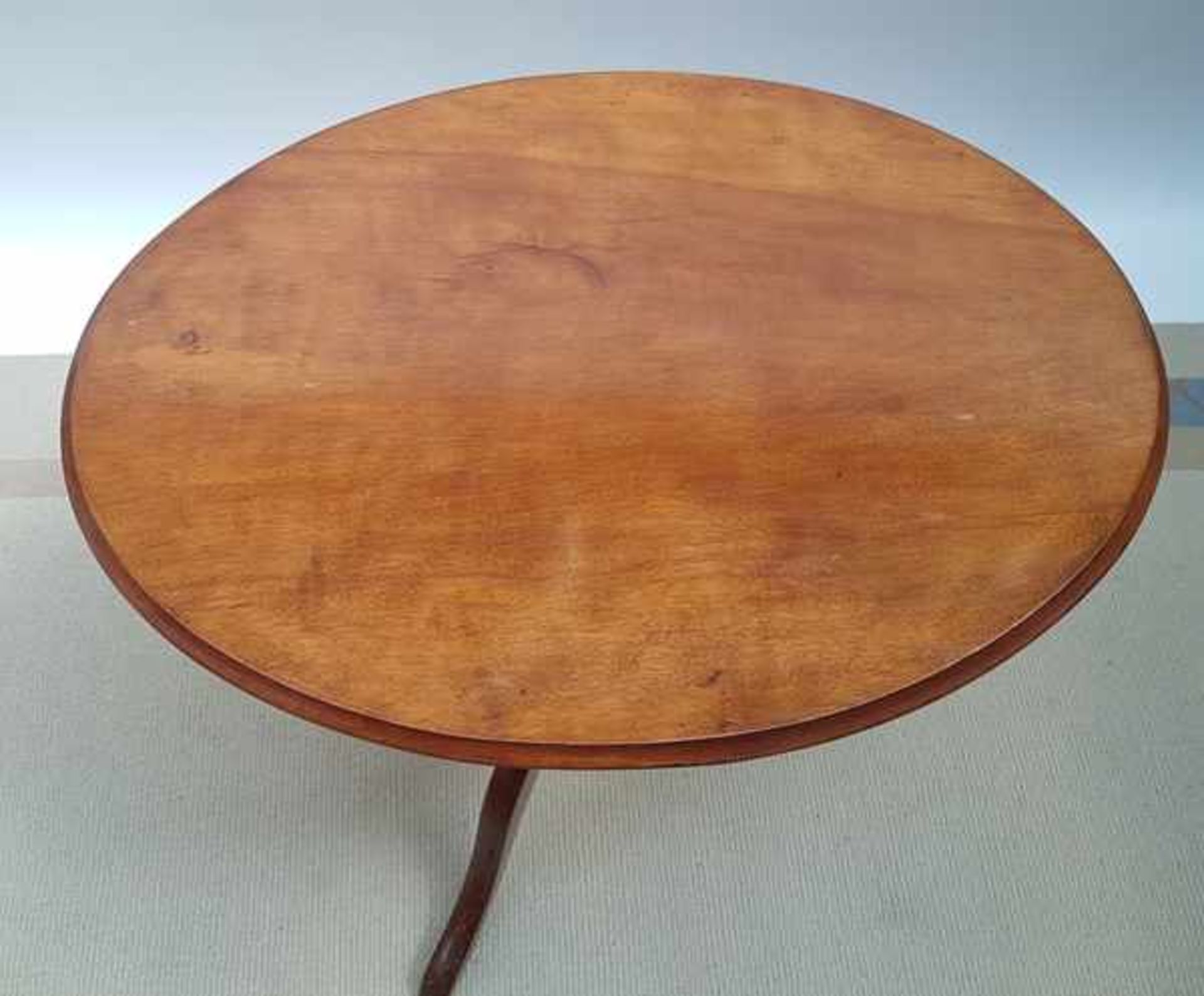 (Antiek) BijzettafelEngelse ovale mahonie tilt top tafel, eind 19e eeuw. Conditie: In goede staat. - Bild 2 aus 4