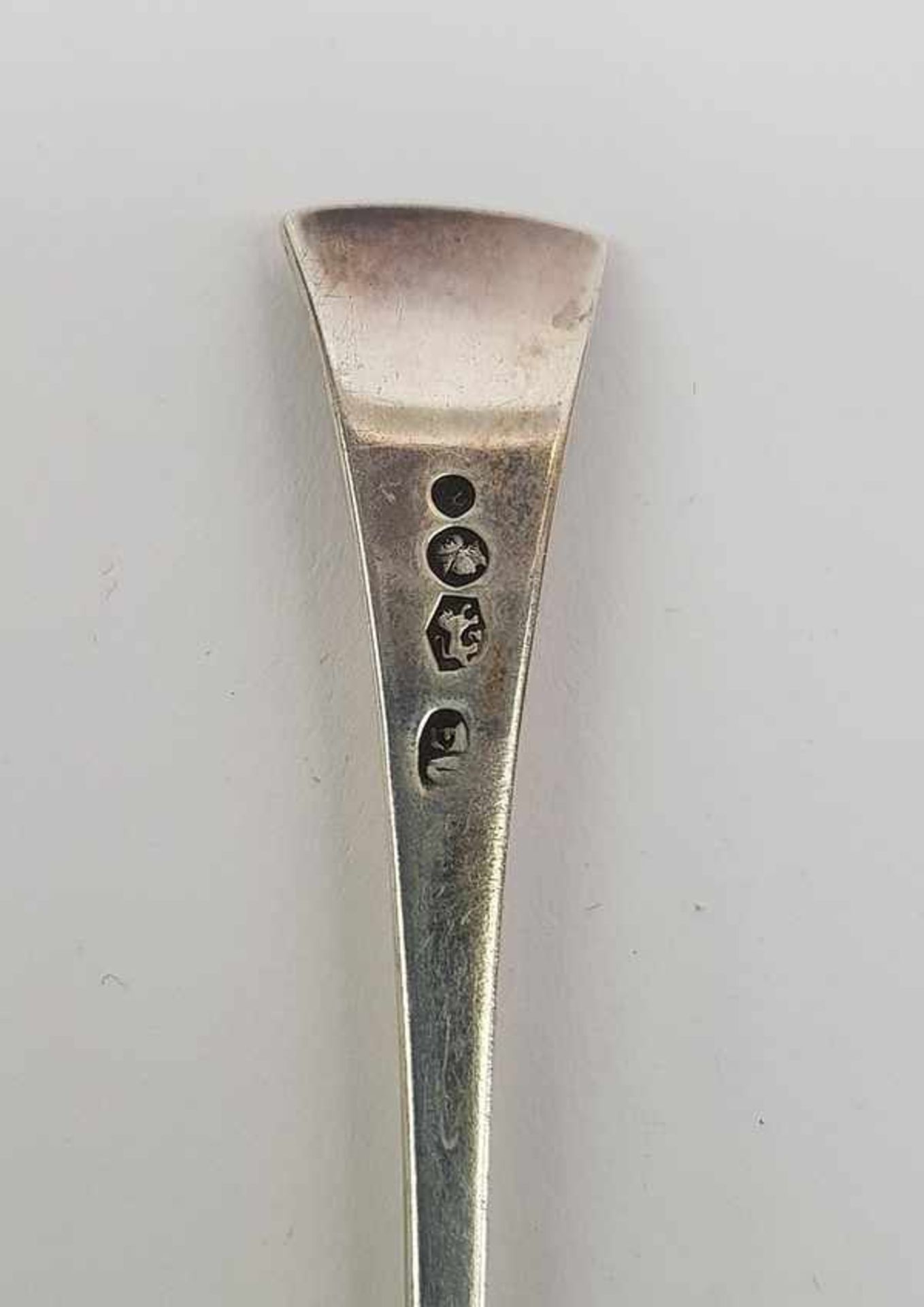 (Curiosa) Zilveren theelepels, roomlepels, suikerscheppen en suikertangDivers lot zilver met - Bild 8 aus 8