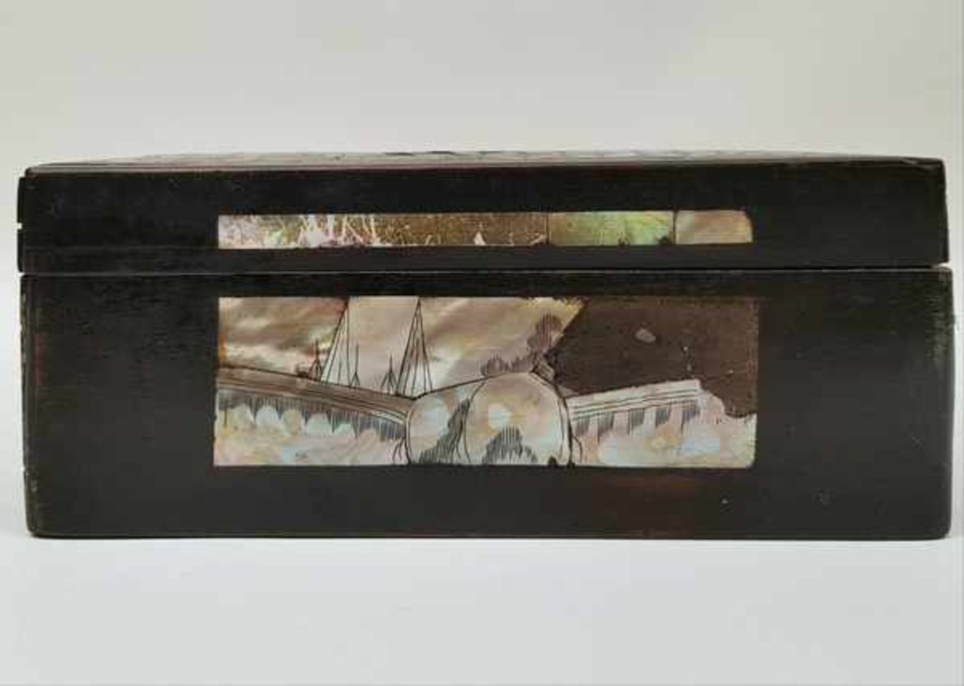 (Aziatica) Houten kist ingelegd met parelmoerChinees houten kist ingelegd met gegraveerd - Bild 4 aus 8