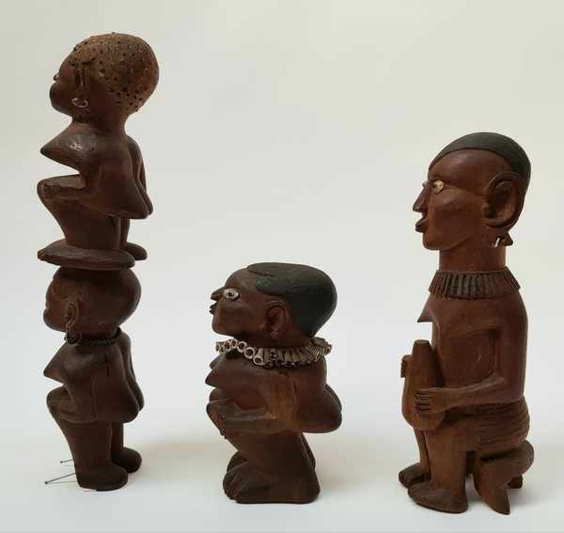 (Etnografica) Hout + divers. Lot, beelden Neder-Kongo Vili begin 20e eeuw - Image 3 of 9