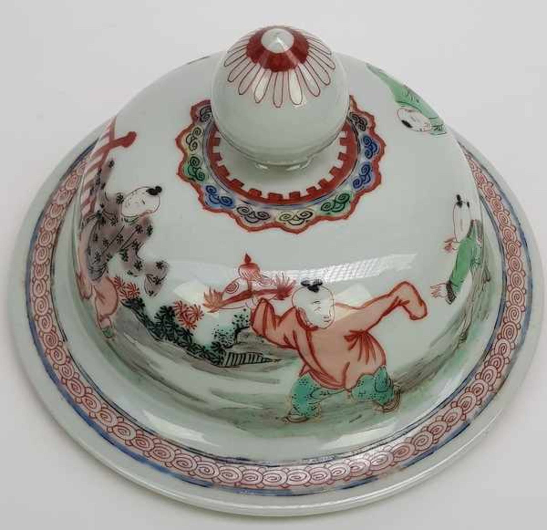 (Aziatica) Porseleinen dekselpot, famille verte, China 20e eeuw - Image 8 of 12