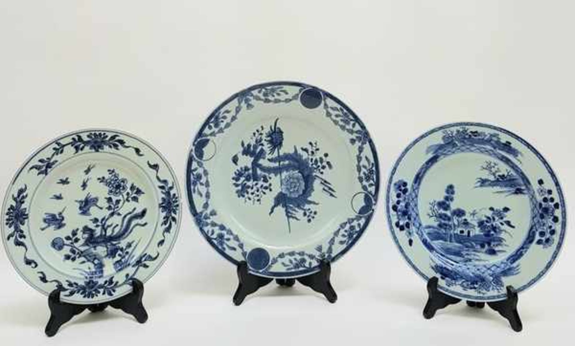 (Aziatica) Drie blauw witte borden - China - 18e eeuw