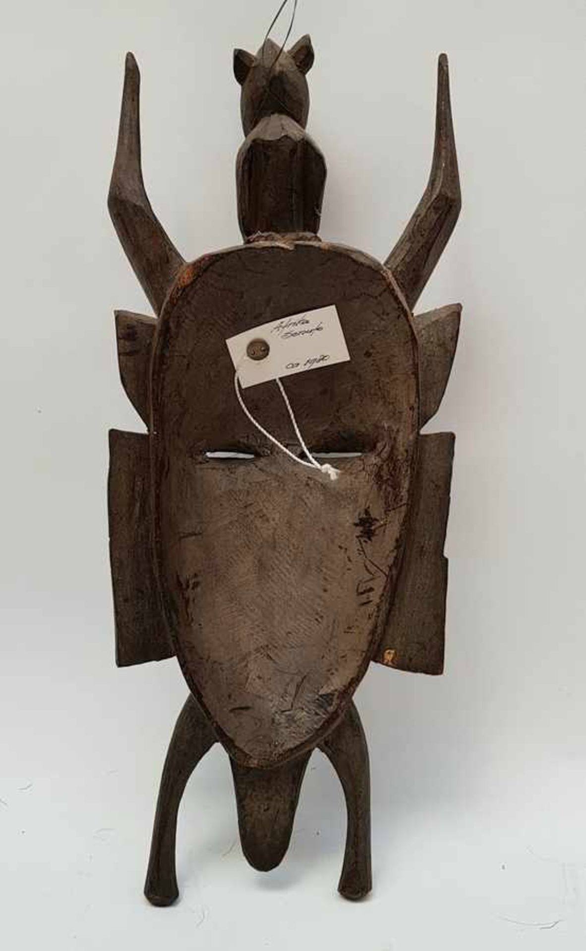 (Etnografica) Divers lot maskers en gong - Image 7 of 10