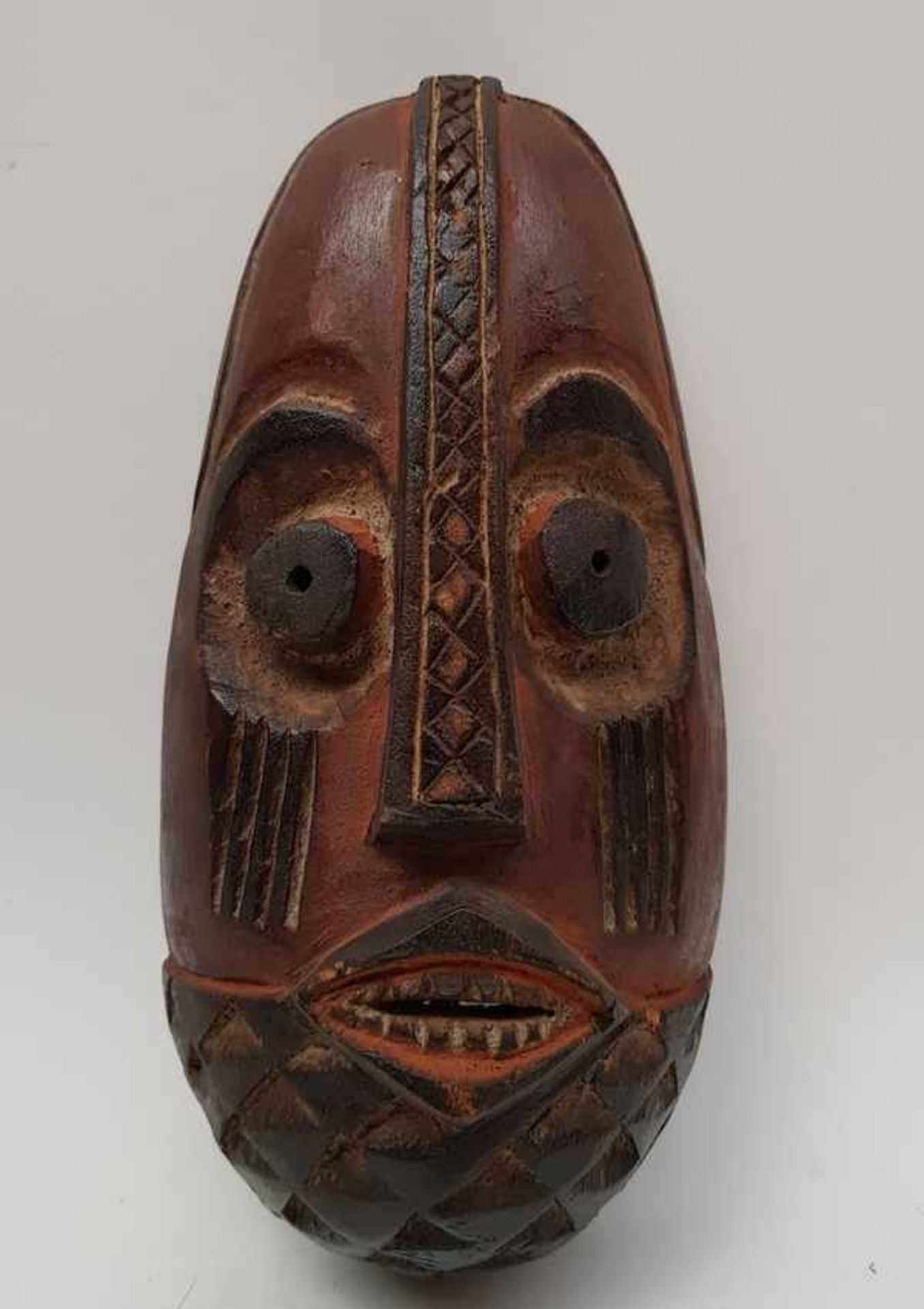 (Etnografica) Divers lot maskers en gong - Image 8 of 10