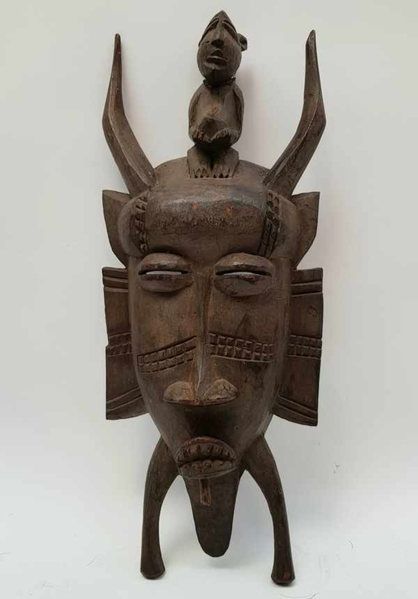 (Etnografica) Divers lot maskers en gong - Image 6 of 10