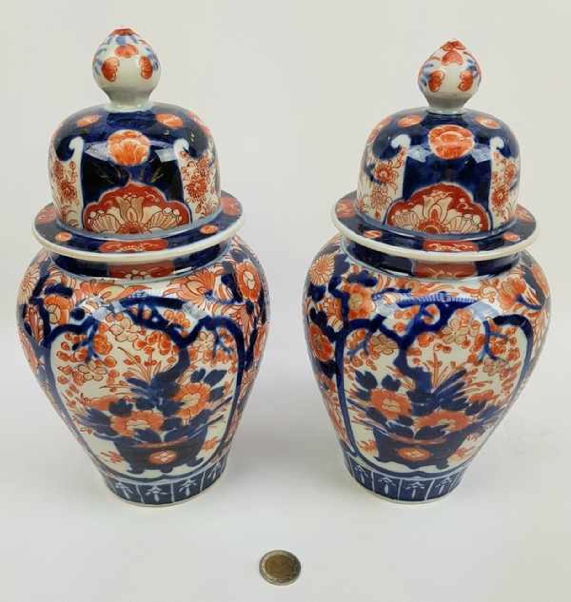 (Aziatica) Twee Imari dekselpotten - Japan - 19e eeuw - Bild 2 aus 6