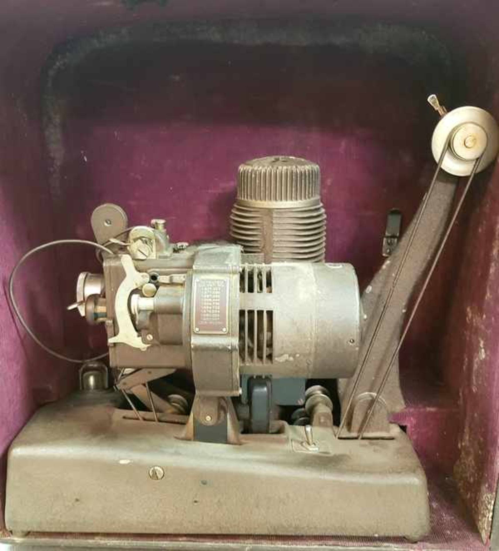 (Curiosa) Bell & Howell projector