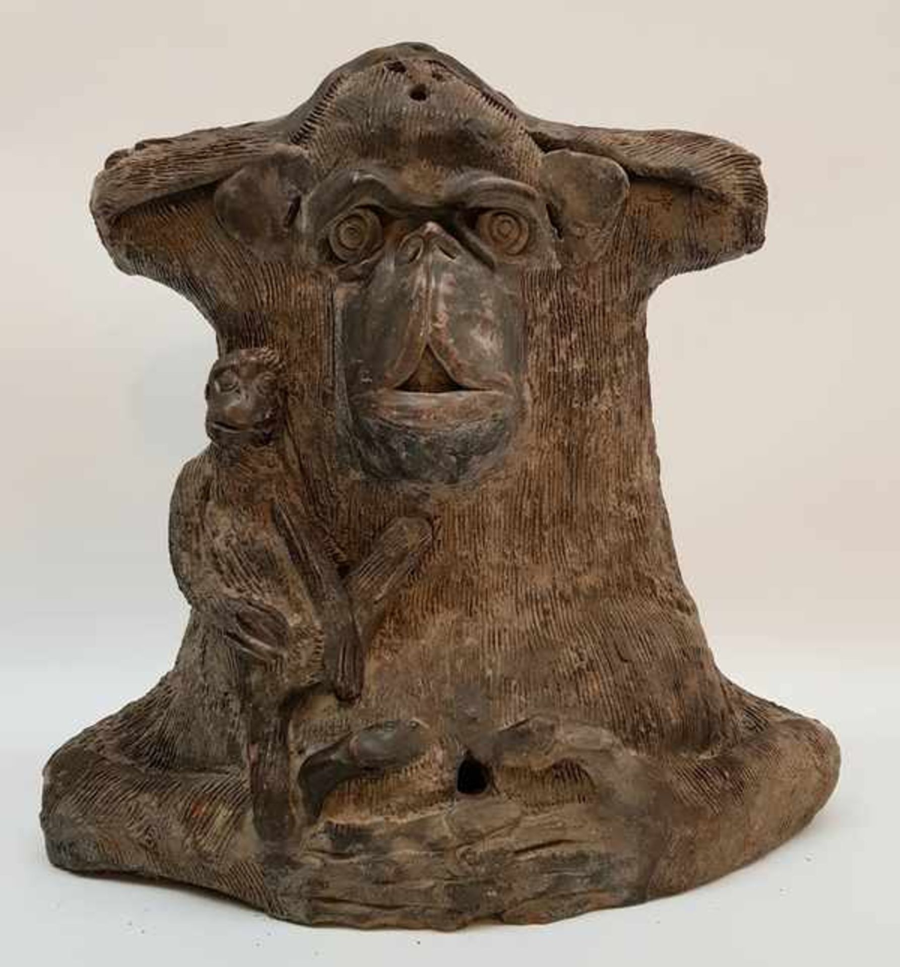 (Aziatica) Terracotta beeld aap met jong