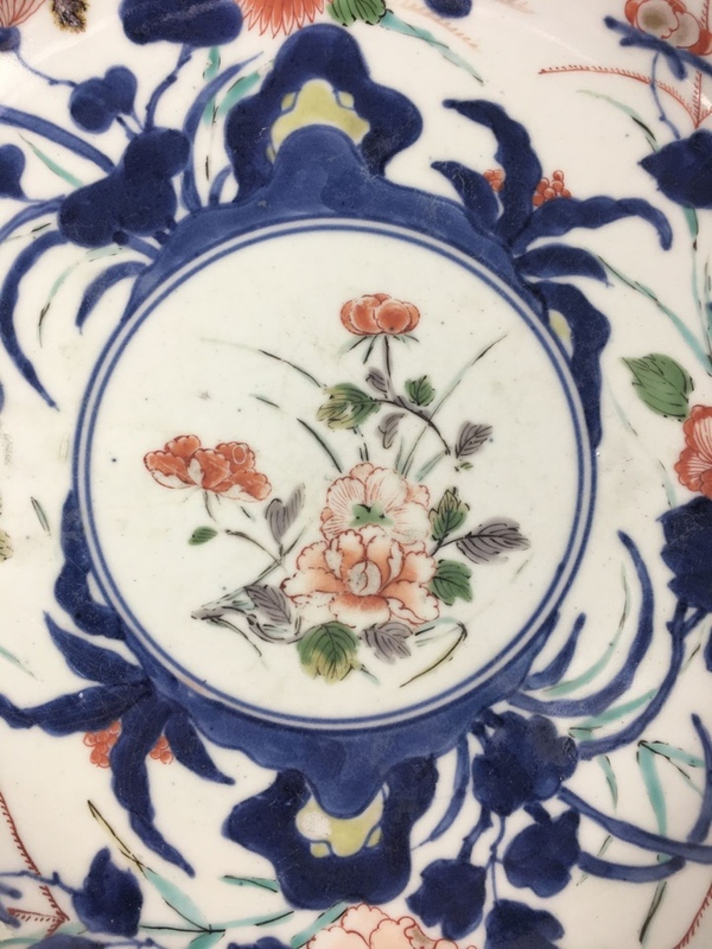 (Aziatica) Porseleinen bord, Japan, AritaPorseleinen bord, Japan, Arita, begin 18e eeuw. Condit - Bild 4 aus 8