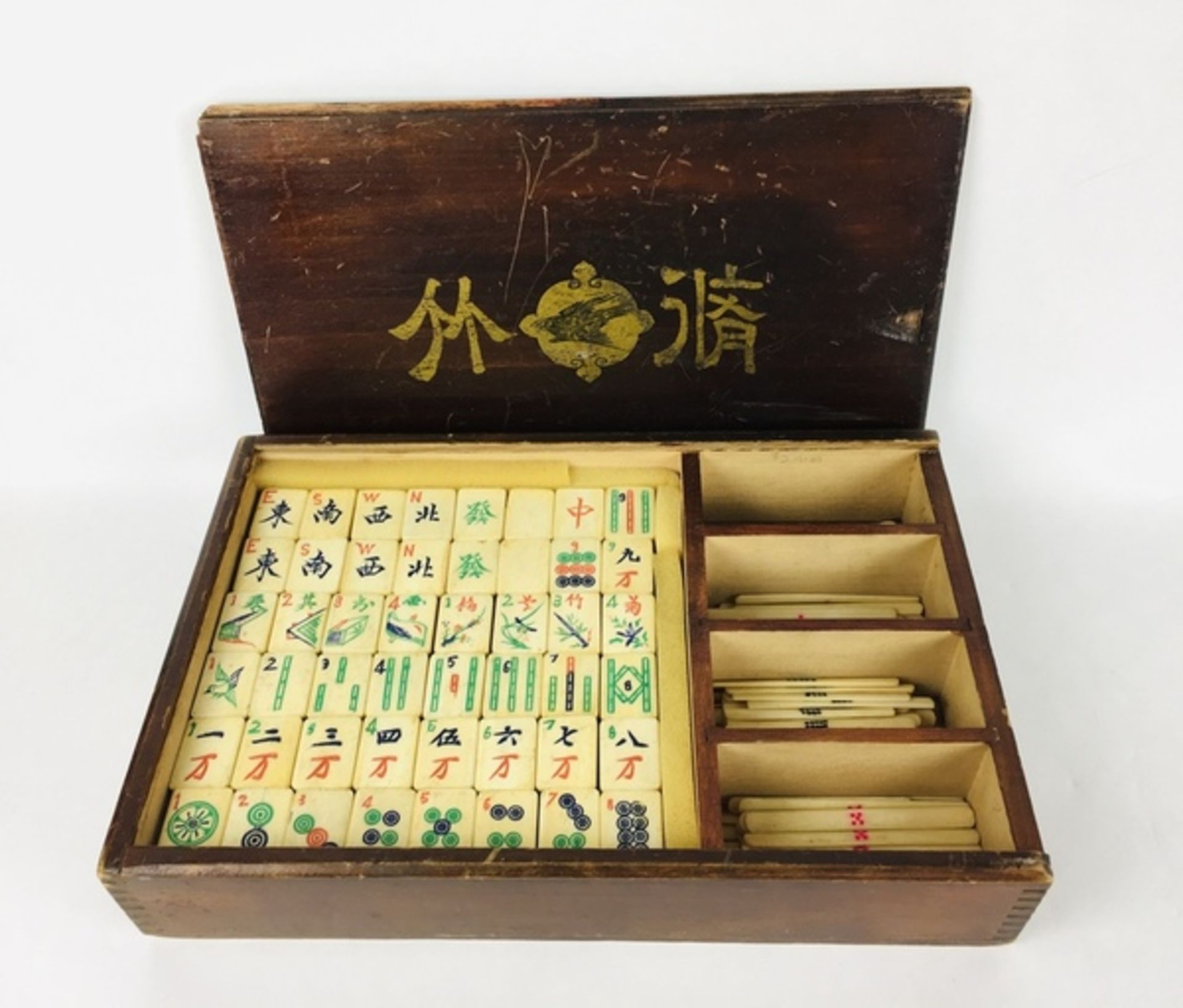 (Mahjong) Mahjong, schuifdoos, circa 1930Grote lage schuifdoos met Pe-Ling-logo en karakters. D - Bild 4 aus 6