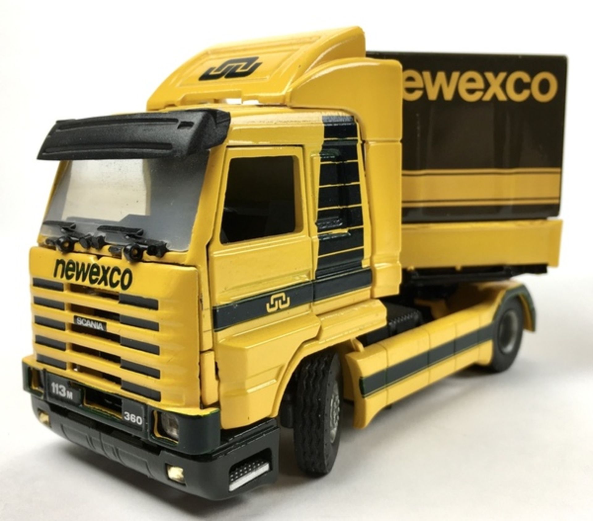 (Speelgoed) Vrachtwagens Newexco, Lion-ToysVijf vrachtwagens Lion-Toys met Newexco logo. Condit - Image 9 of 12