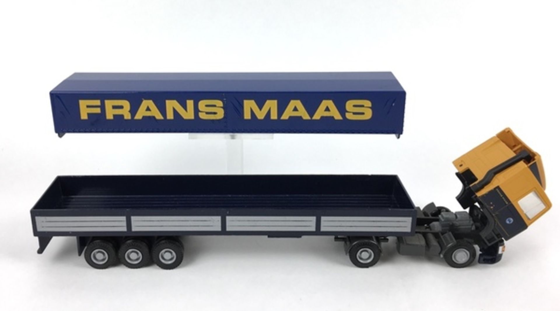 (Speelgoed) Vrachtwagens Frans Maas, Lion CarDrie Lion Car vrachtwagens met het bedrijfslogo va - Image 5 of 11