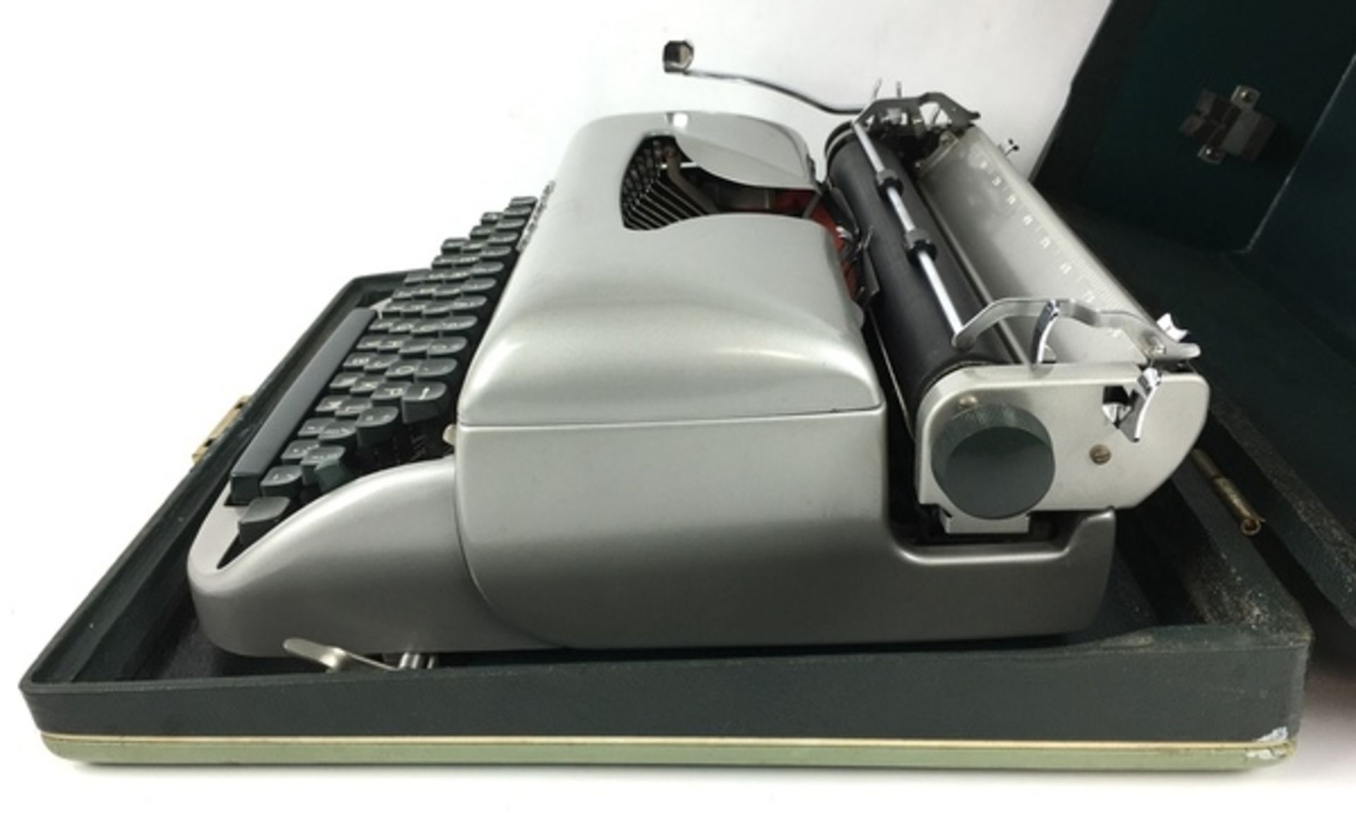 (Design) Typemachine RemingtonRemington Travel-Riter typemachine, circa 1960. Conditie: In goed - Bild 2 aus 7