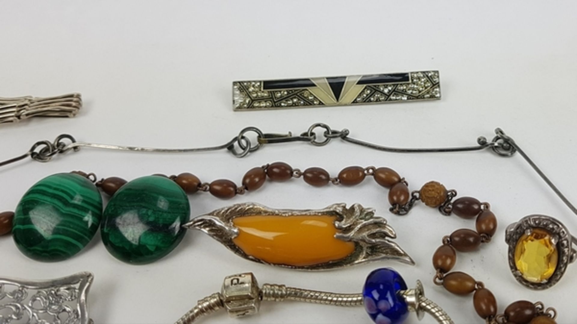 (Sieraden) Diverse materialen, lot van 27 stuks diverse sieraden, 20e eeuwDiverse materialen wa - Bild 8 aus 17