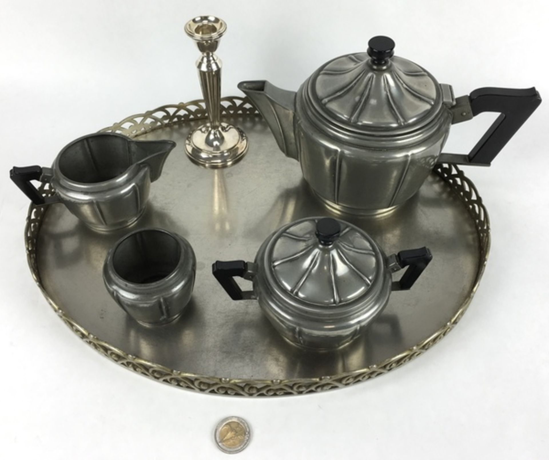 (Curiosa) Servies, Georg NilssonTinnen servies bestaande uit een melkpan, suikerpot, koffie- en - Image 2 of 10