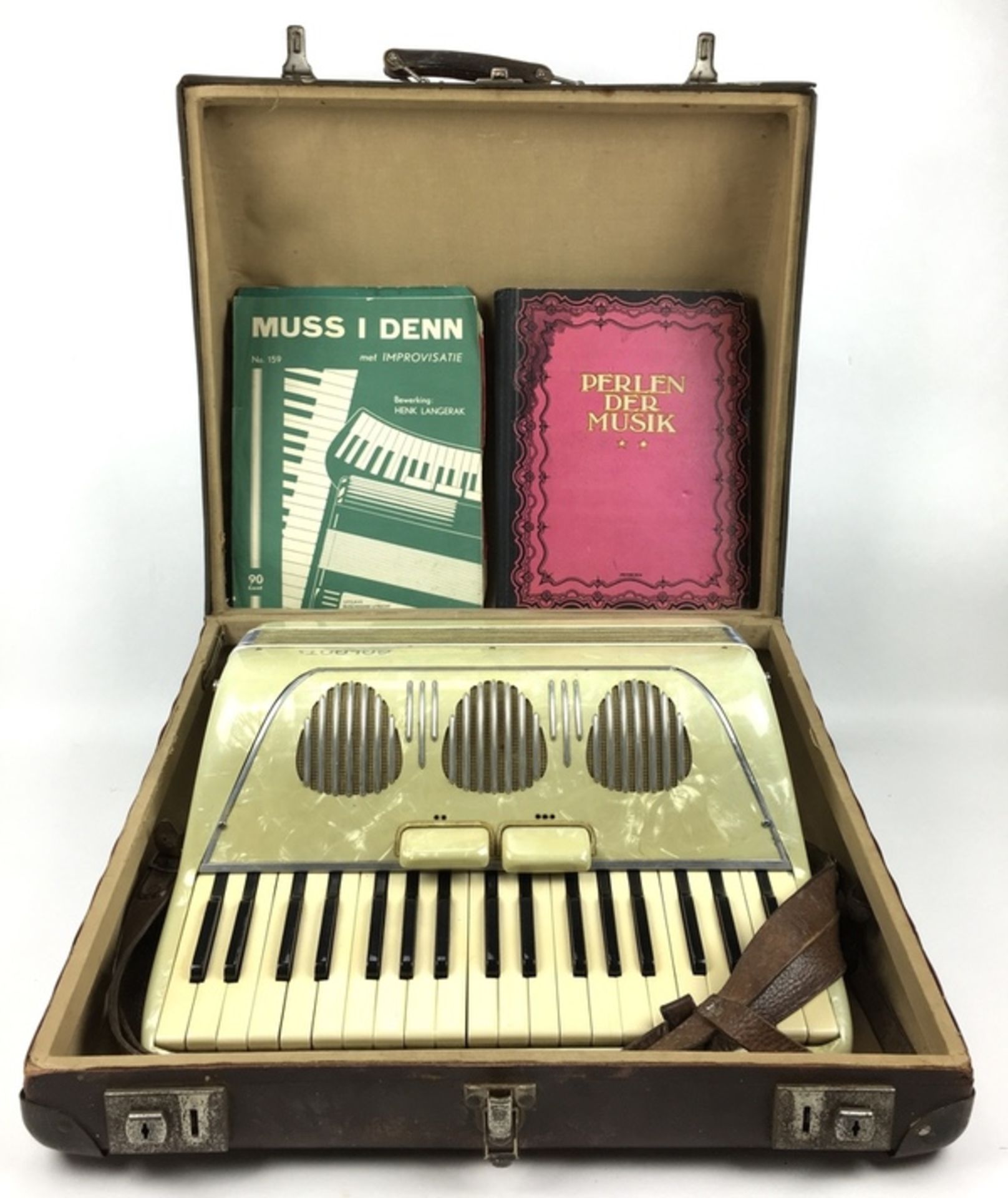 (Muziekinstrumenten) Accordeon GalantiAccordeon Galanti in originele koffer. Italië circa 1960