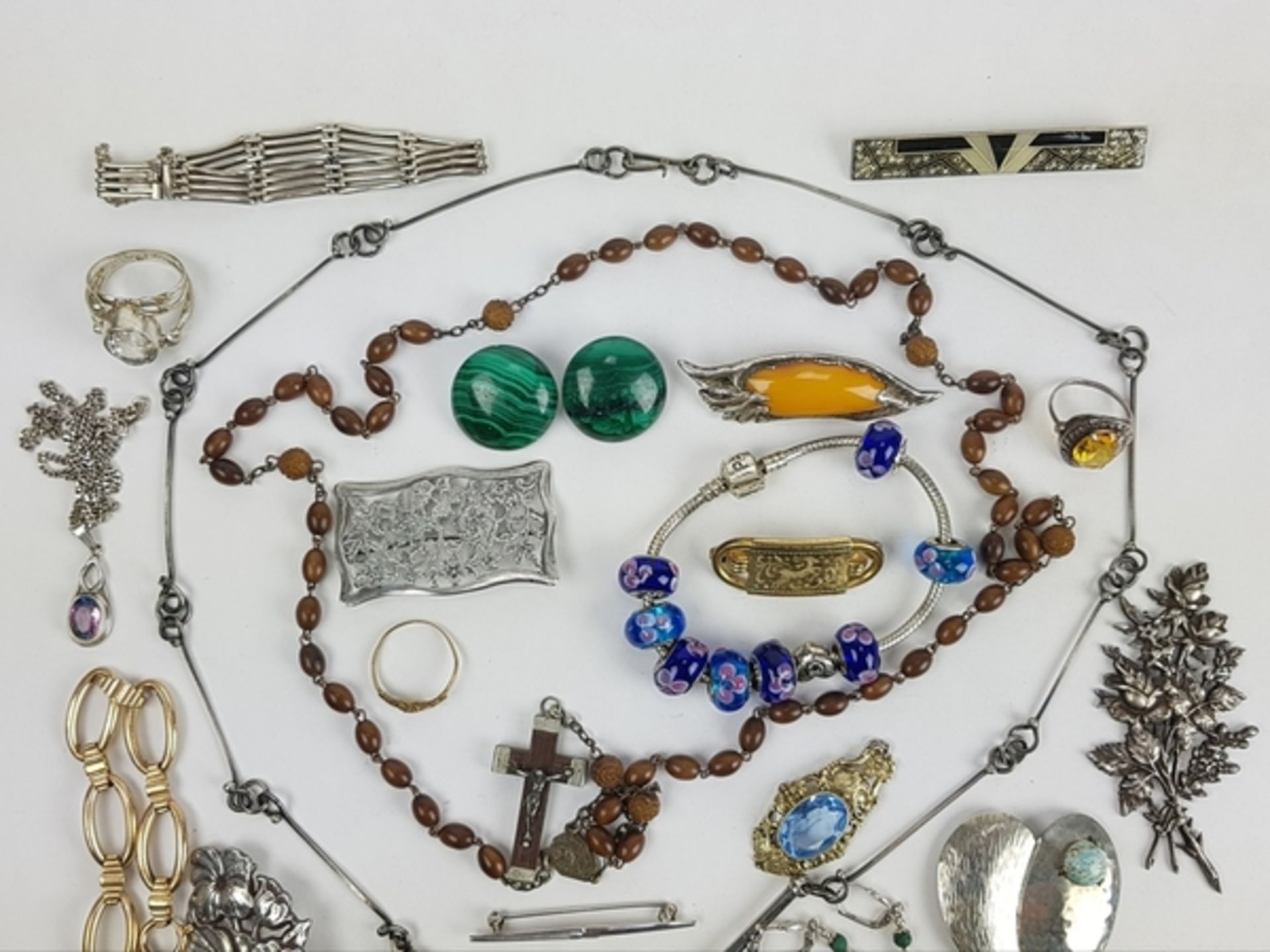 (Sieraden) Diverse materialen, lot van 27 stuks diverse sieraden, 20e eeuwDiverse materialen wa - Bild 10 aus 17