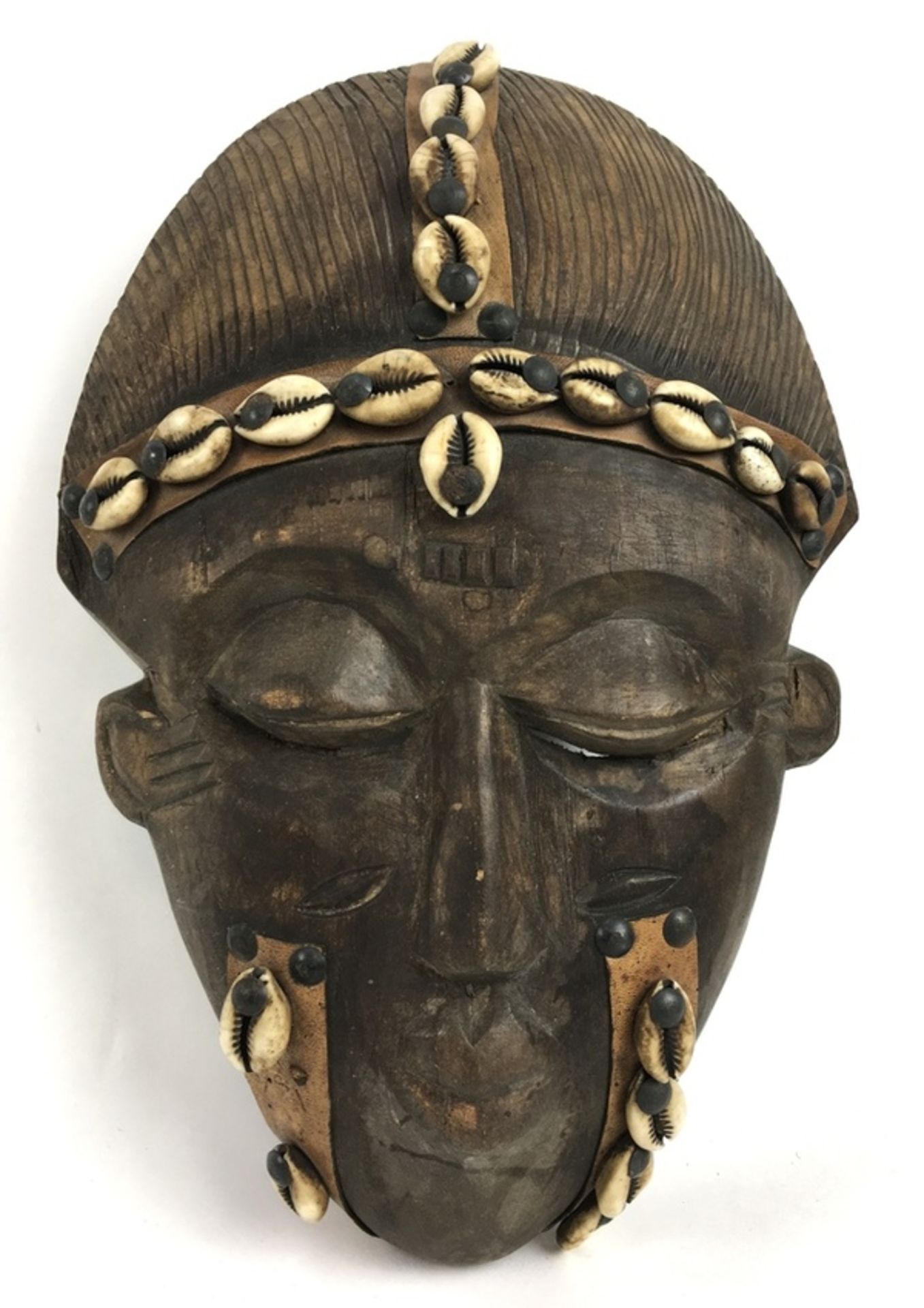 (Etnografica) Hout, decoratief masker met schelpen, 20/21 eeuw AfrikaHout, decoratief masker me