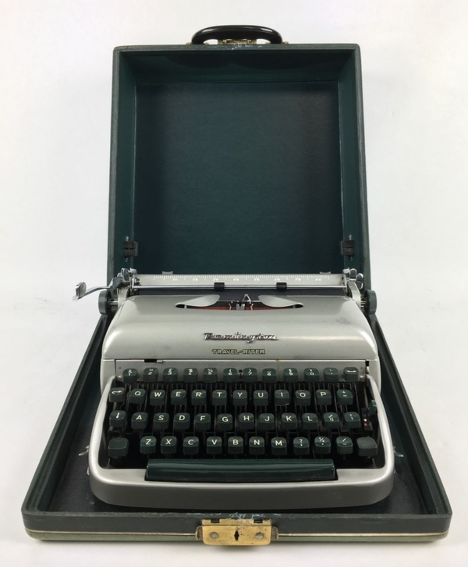 (Design) Typemachine RemingtonRemington Travel-Riter typemachine, circa 1960. Conditie: In goed