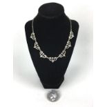 (Zilver) Zilver, halsketting van B.A.S. en muntbrocheZilver, halsketting van B.A.S. en muntbroc