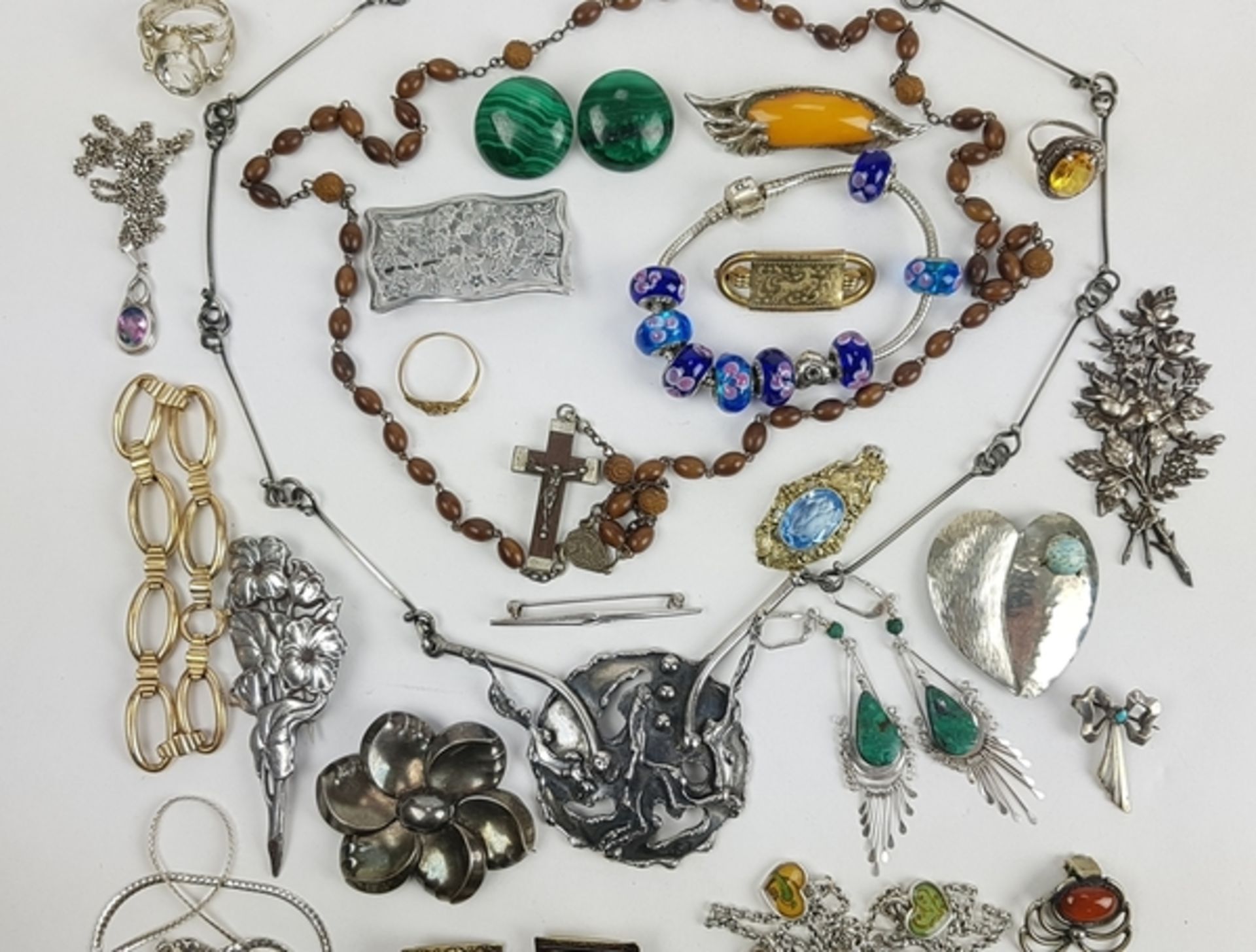 (Sieraden) Diverse materialen, lot van 27 stuks diverse sieraden, 20e eeuwDiverse materialen wa - Bild 11 aus 17