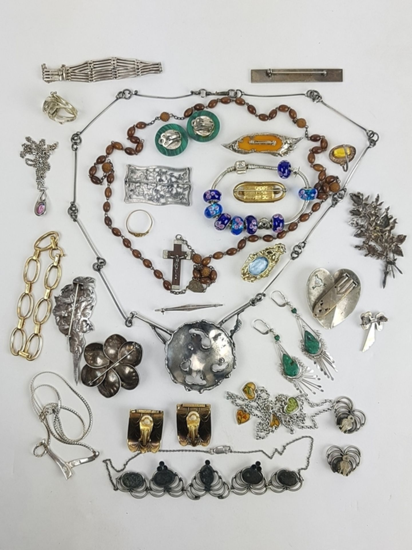 (Sieraden) Diverse materialen, lot van 27 stuks diverse sieraden, 20e eeuwDiverse materialen wa - Bild 12 aus 17