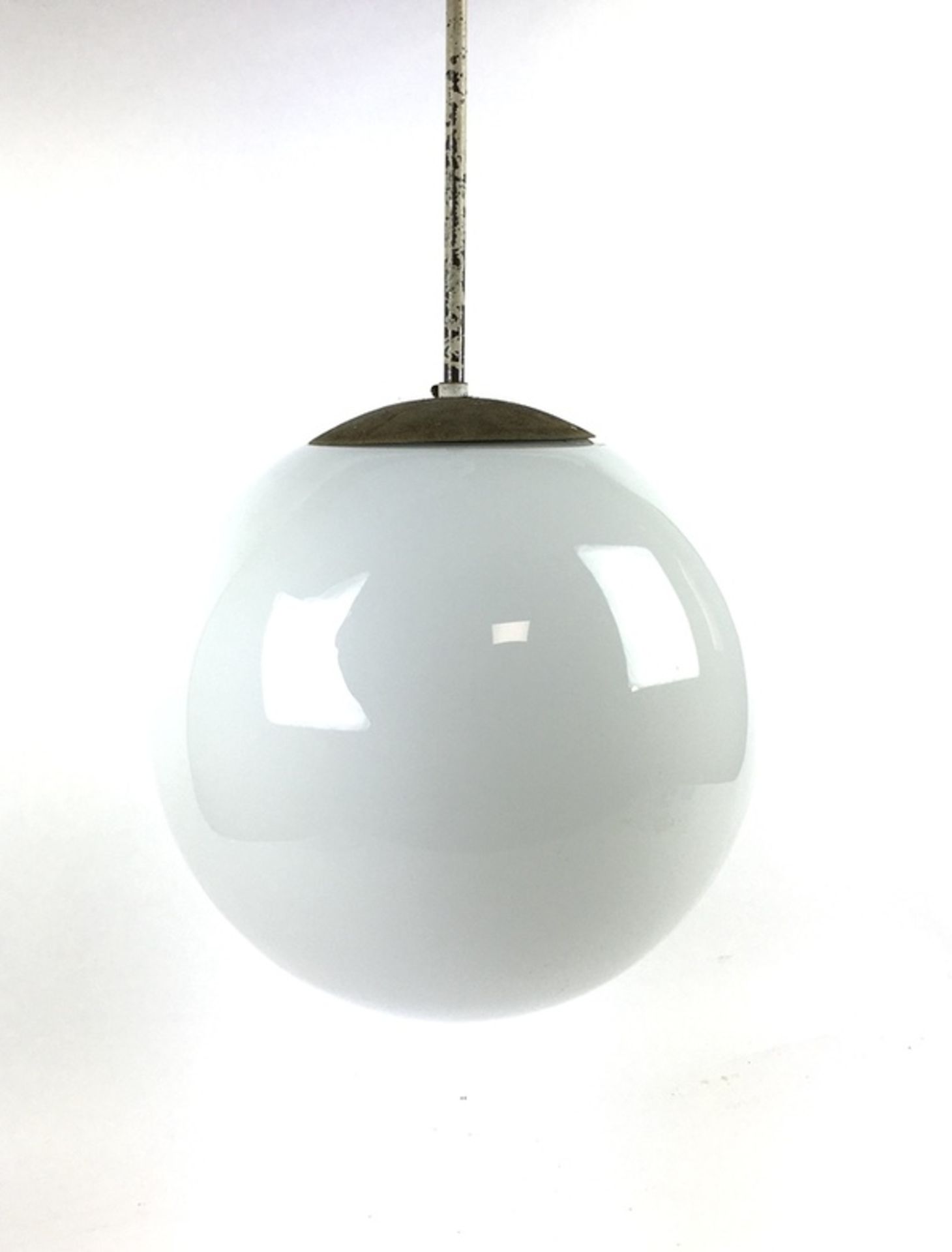 (Curiosa) HanglampGispen stijl school lamp met ronde melkglazen bol, midden 20e eeuw. Conditie: - Bild 2 aus 4