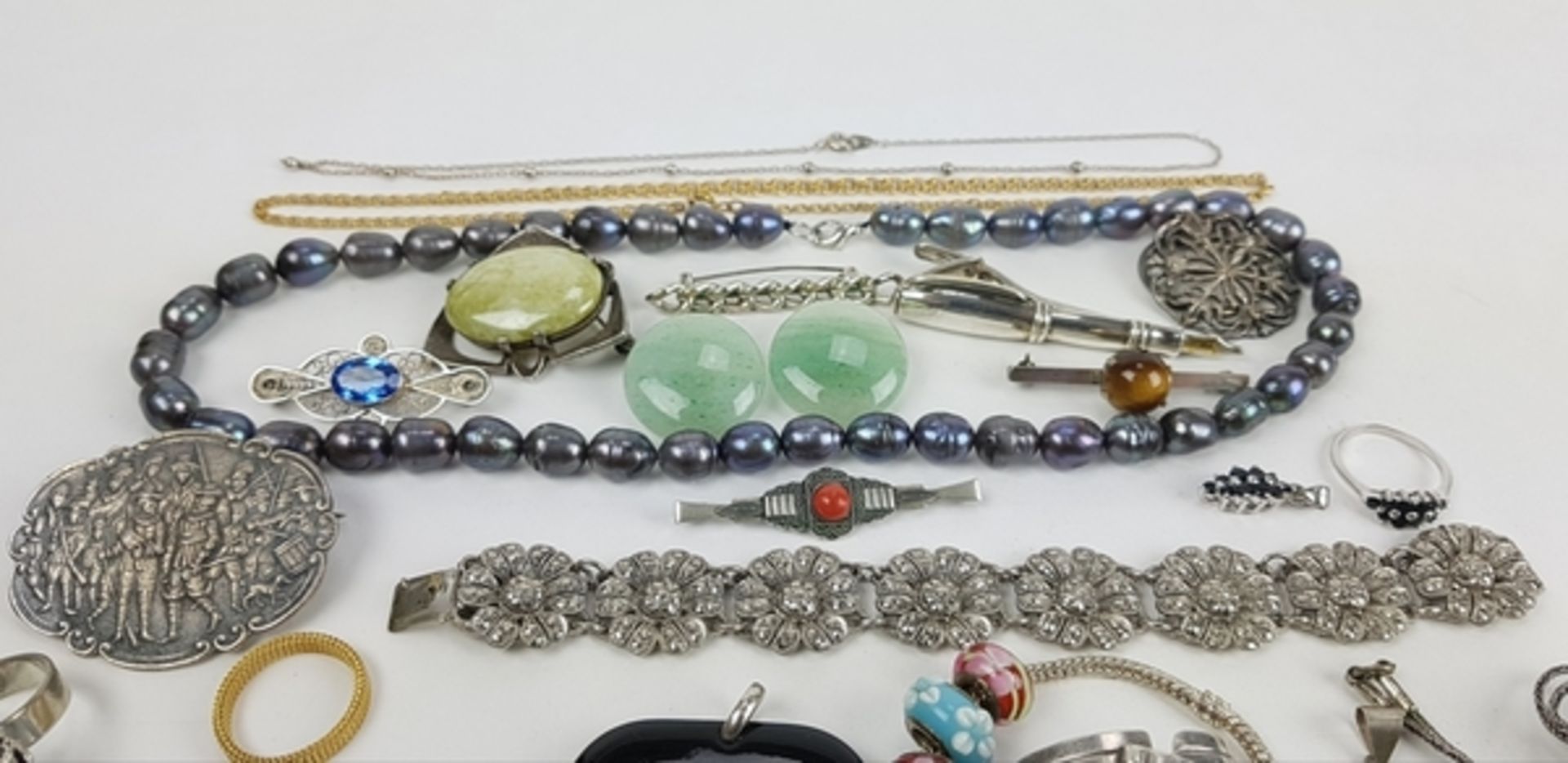 (Sieraden) Diverse materialen, lot van 34 stuks diverse sieraden, 20e eeuwDiverse materialen w - Bild 14 aus 15