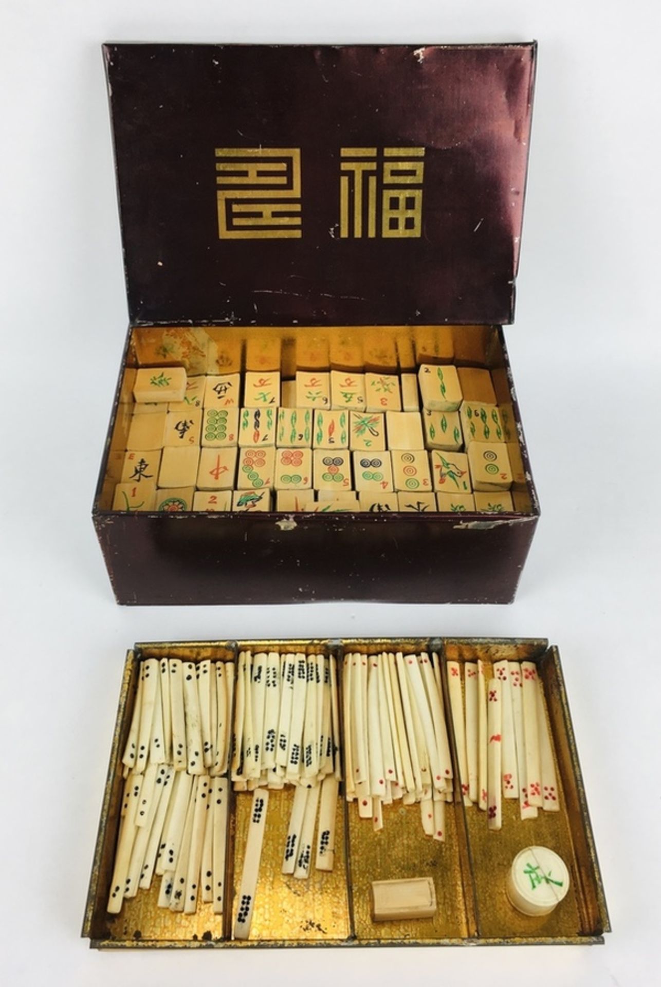 (Mahjong) Mahjong, bamboe, circa 1924Het bordeauxrode blik met vierkante karakters is vermoedel - Bild 3 aus 7