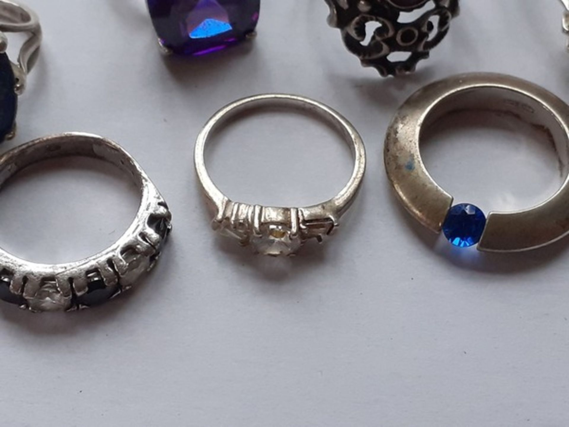 (Zilver) Zilveren ringenLot met negen zilveren ringen, een ring met steen. Conditie: In goede s - Image 3 of 6
