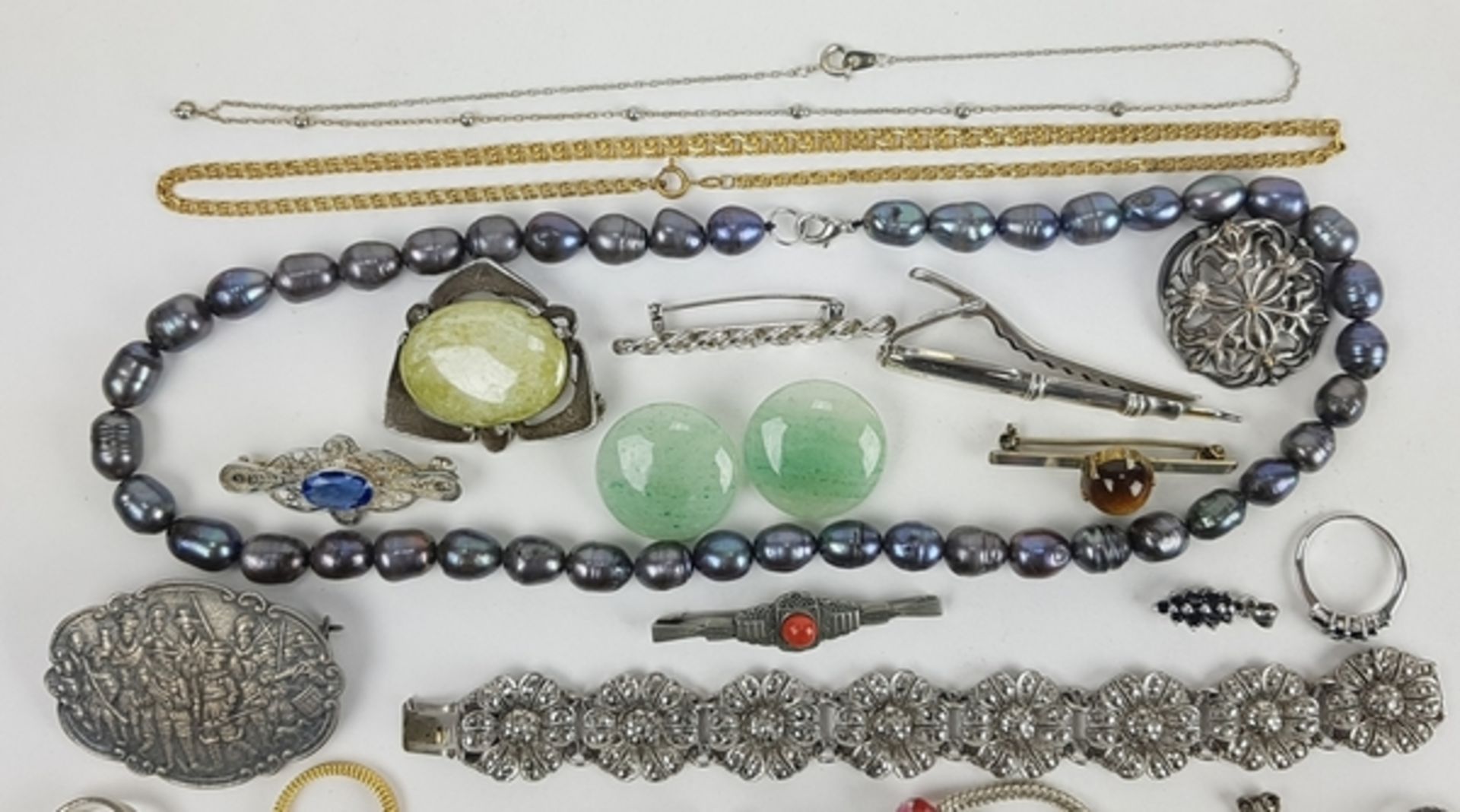 (Sieraden) Diverse materialen, lot van 34 stuks diverse sieraden, 20e eeuwDiverse materialen w - Bild 10 aus 15