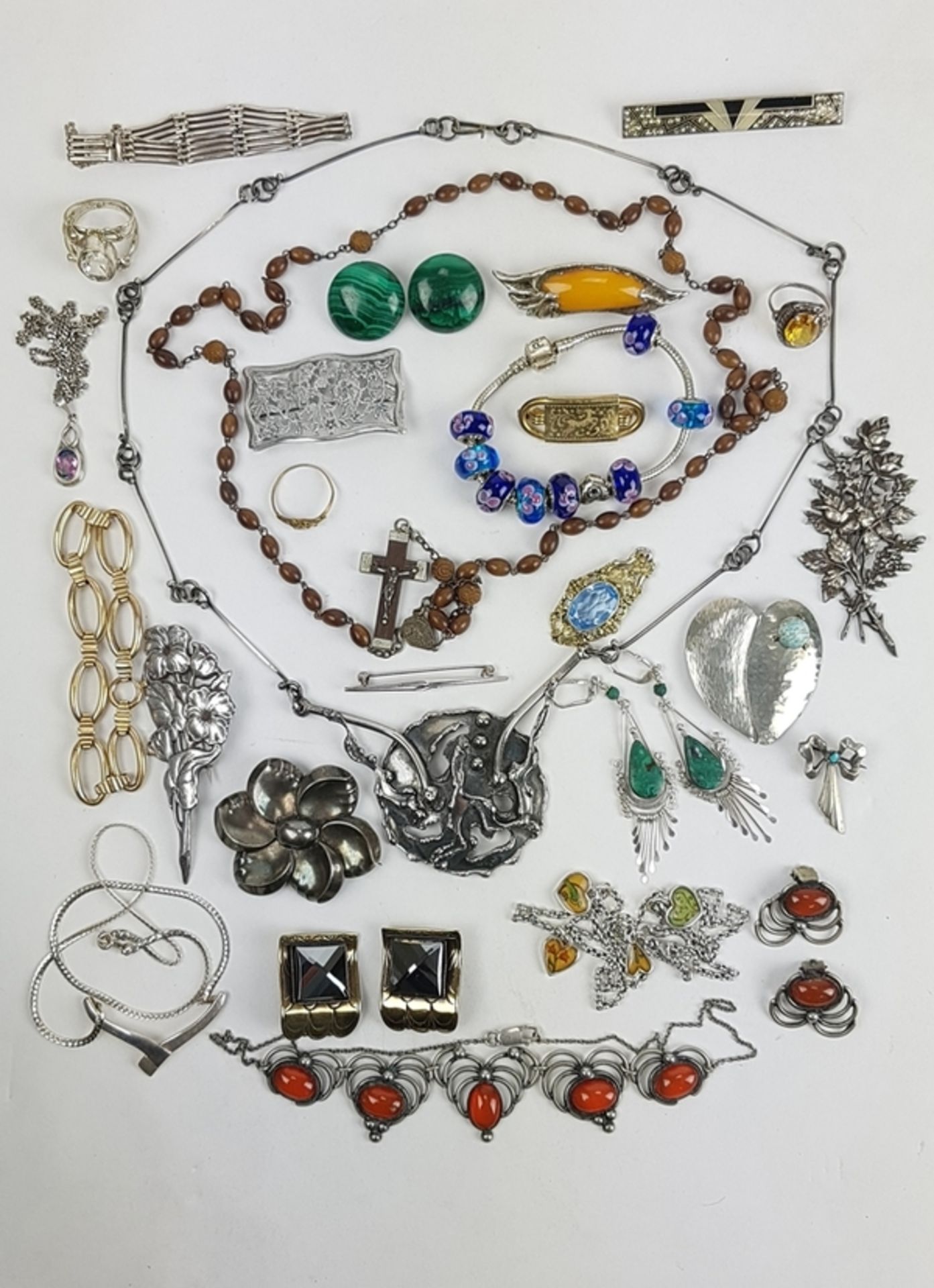 (Sieraden) Diverse materialen, lot van 27 stuks diverse sieraden, 20e eeuwDiverse materialen wa - Bild 9 aus 17