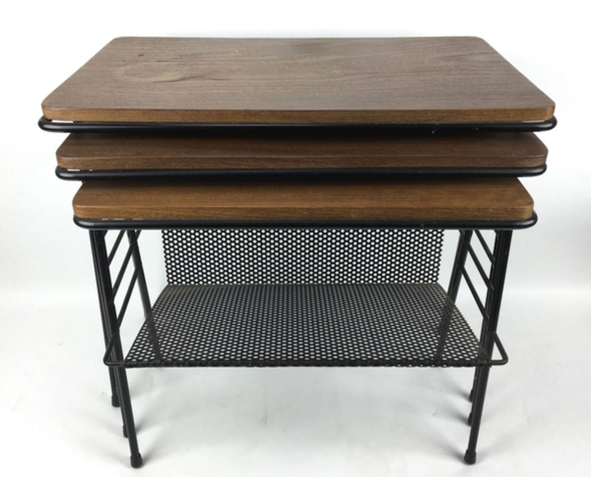 (Design) BijzettafelsSet van drie nestende bijzettafels, draad met hout. Kleinste tafel met gep - Bild 3 aus 3
