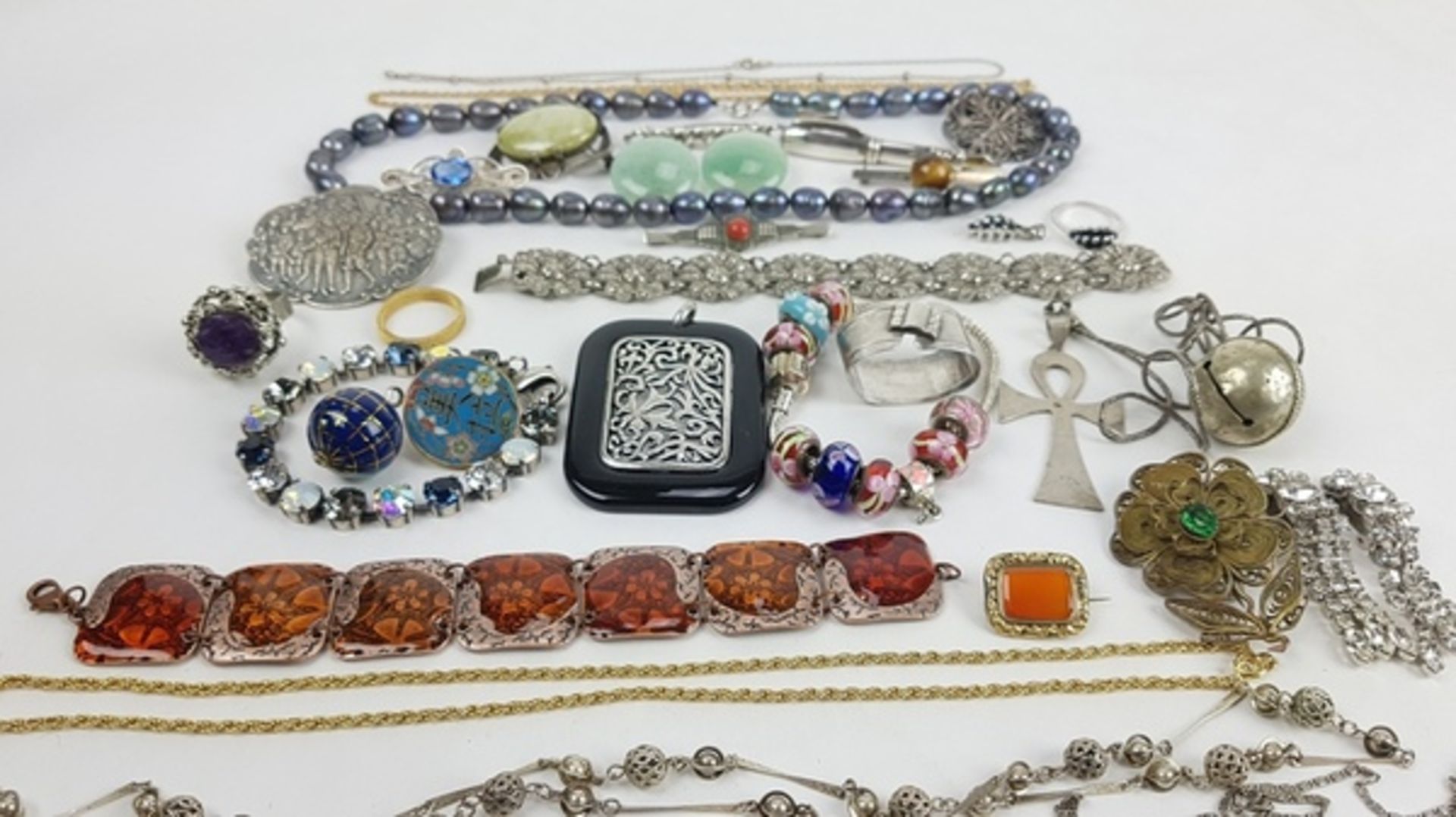 (Sieraden) Diverse materialen, lot van 34 stuks diverse sieraden, 20e eeuwDiverse materialen w - Bild 12 aus 15