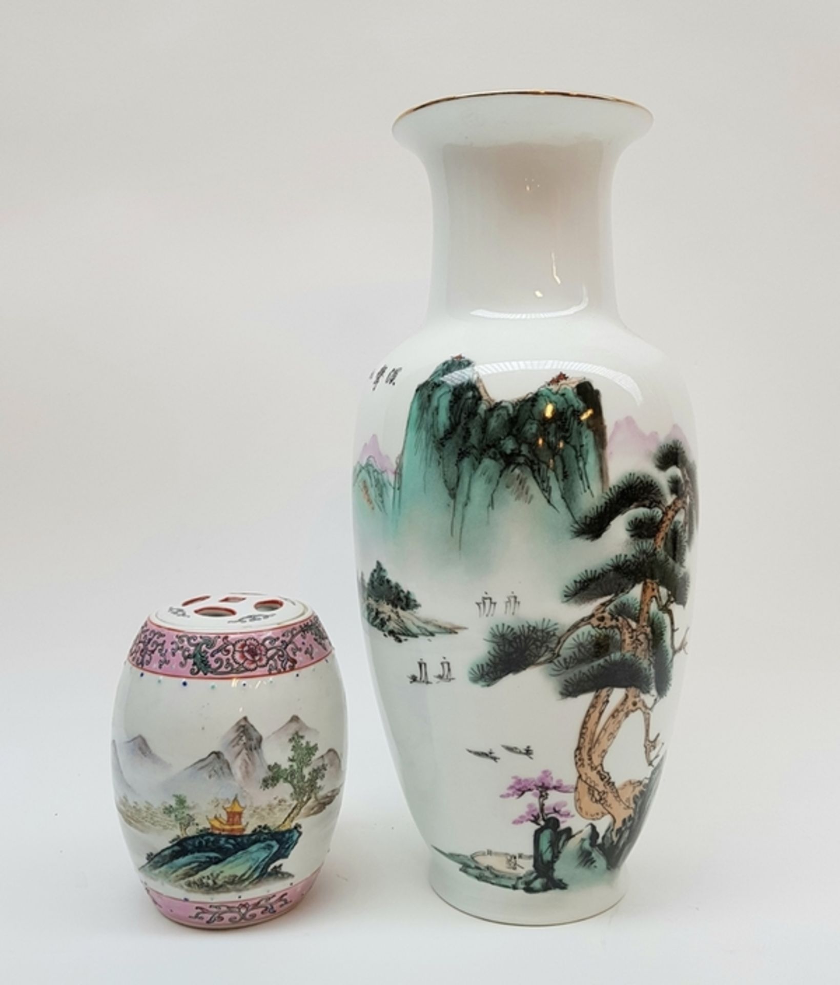 (Aziatica) Vaas en wierook pot, ChinaVaas en wierook pot, China, tweede helft 20e eeuw. Conditi