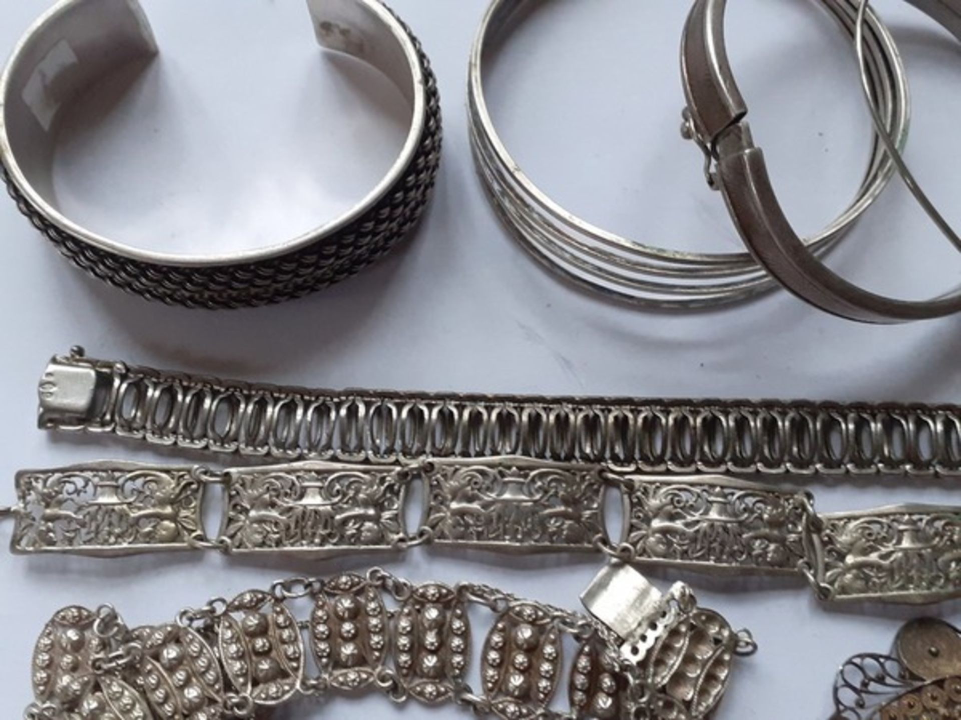 (Zilver) Zilveren armbandenDivers zilveren armbanden. Conditie: Deels beschadigd. - Bild 3 aus 5