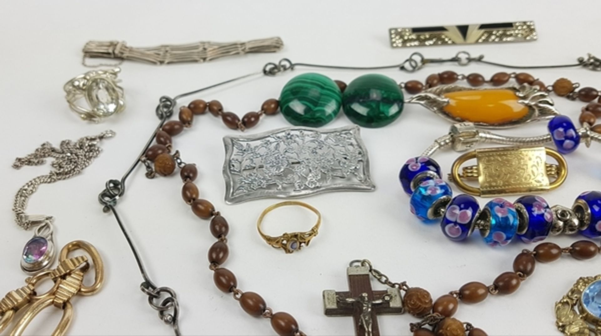 (Sieraden) Diverse materialen, lot van 27 stuks diverse sieraden, 20e eeuwDiverse materialen wa - Bild 6 aus 17