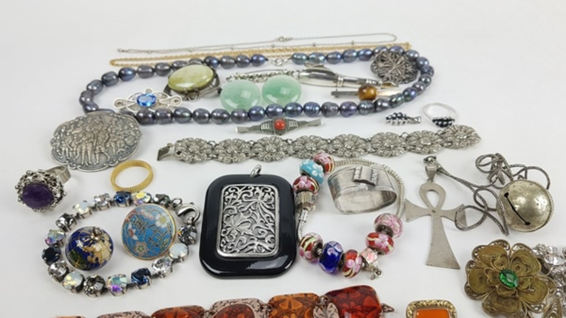 (Sieraden) Diverse materialen, lot van 34 stuks diverse sieraden, 20e eeuwDiverse materialen w - Bild 13 aus 15