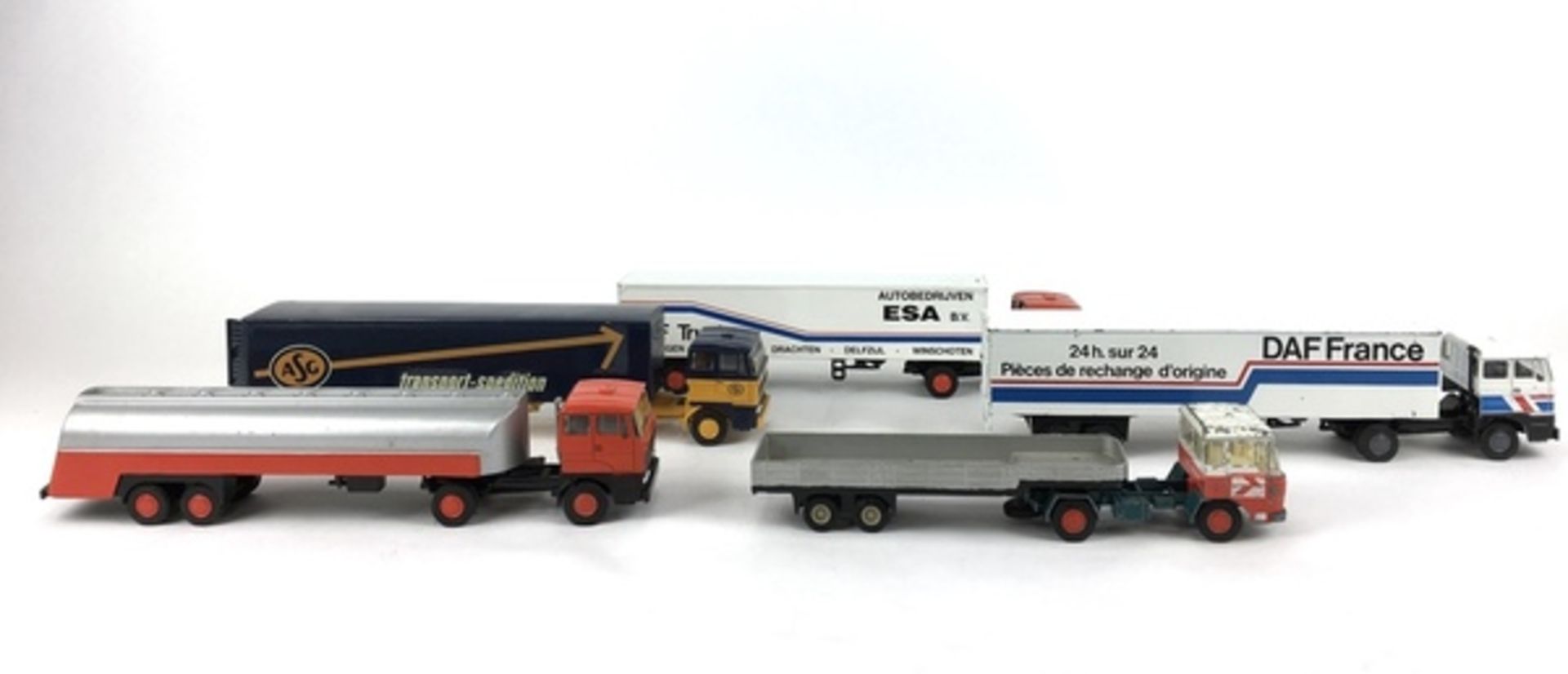 (Speelgoed) Vrachtwagens, Lion-ToysVijf DAF vrachtwagens Lion-Toys Conditie: In goede staat met