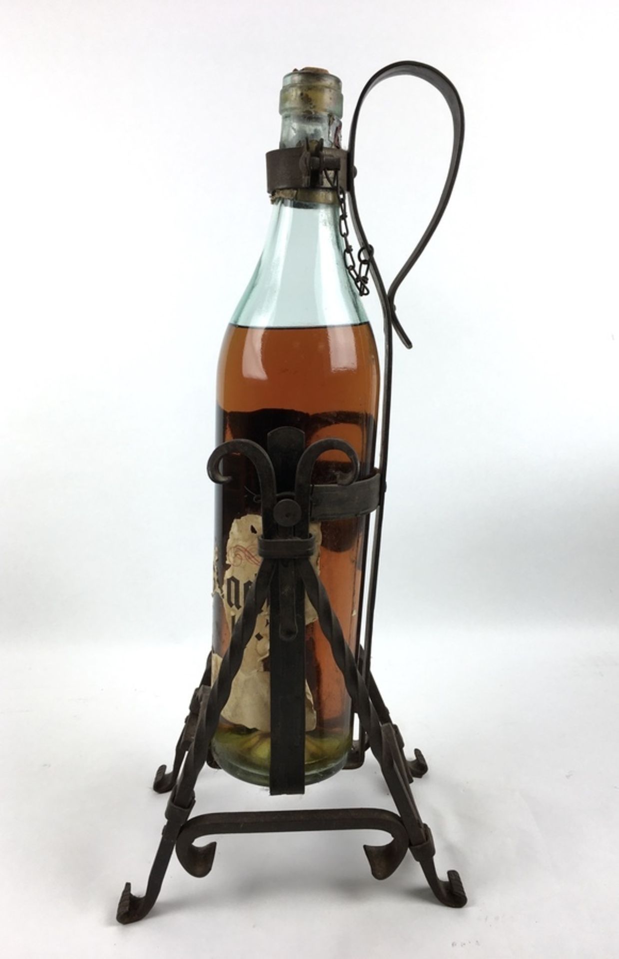 (Curiosa) Asbach 'Uralt' CognacAsbach 'Uralt' Cognac 3,0 liter, in smeedijzeren flessenhouder. - Bild 2 aus 4