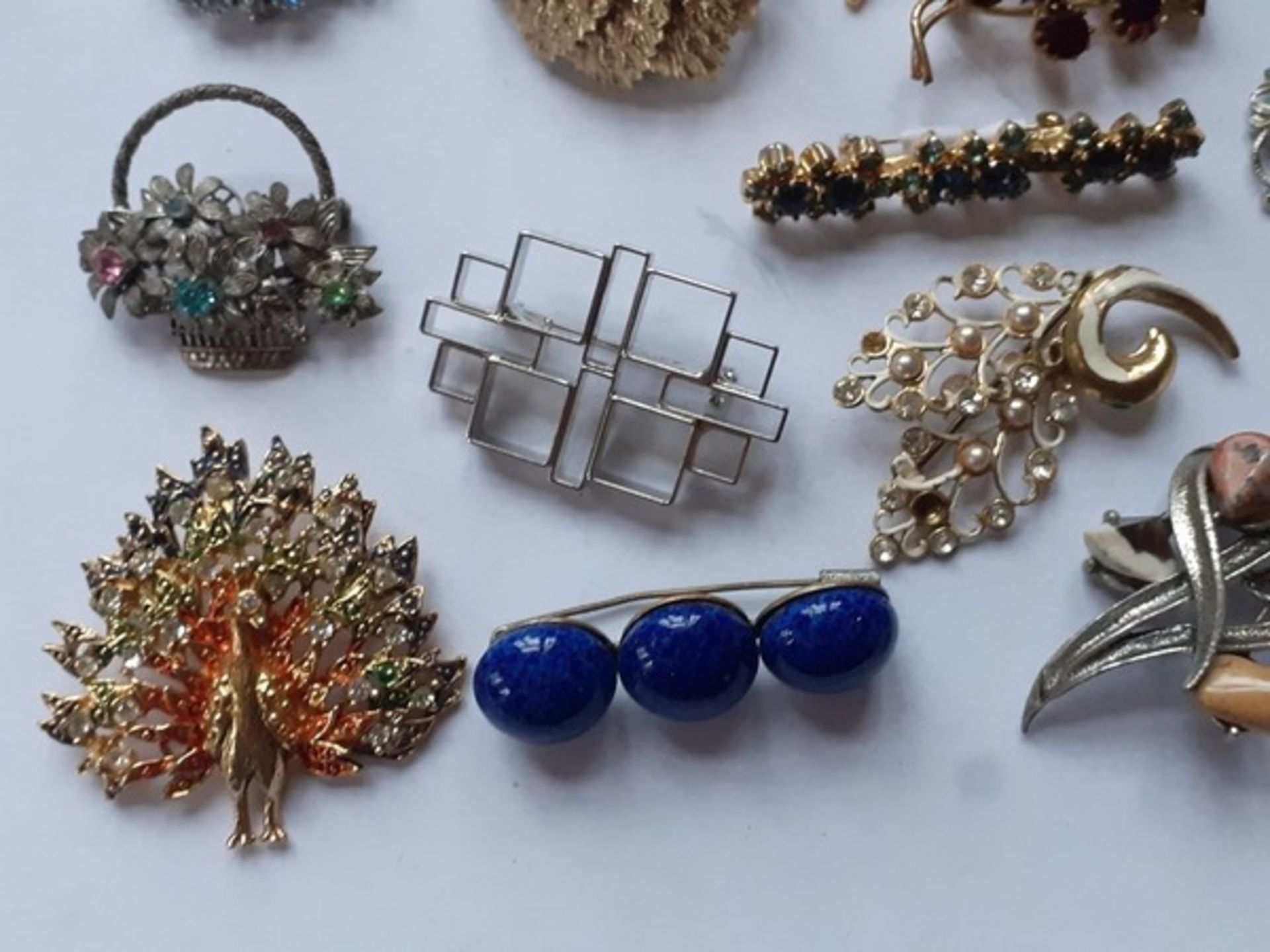 (Sieraden) BrochesLot met diverse broches. Conditie: In goede staat. - Bild 2 aus 4